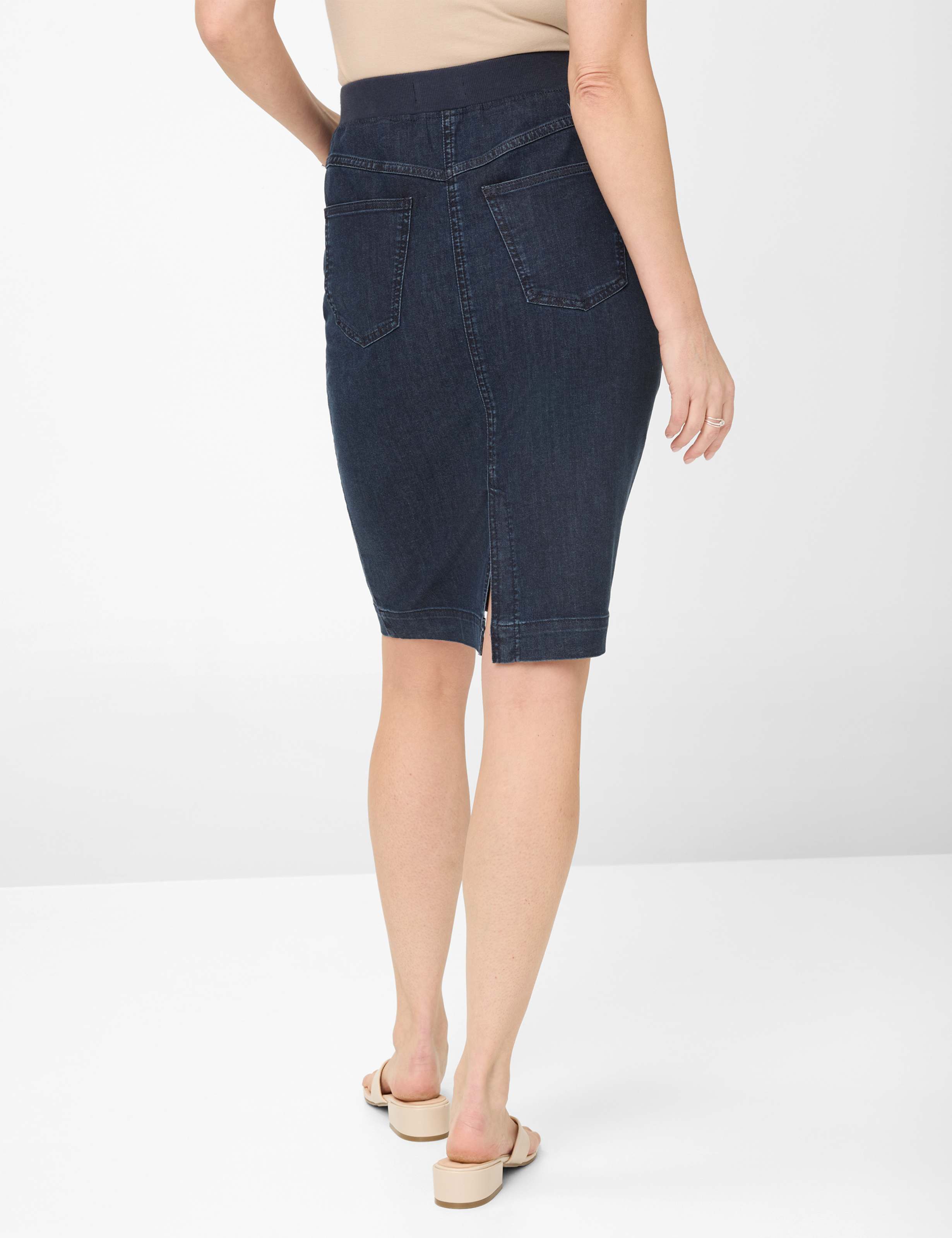 Dames Style PAMINA SKIRT Denim Donkerblauw Slim Fit Model achterkant