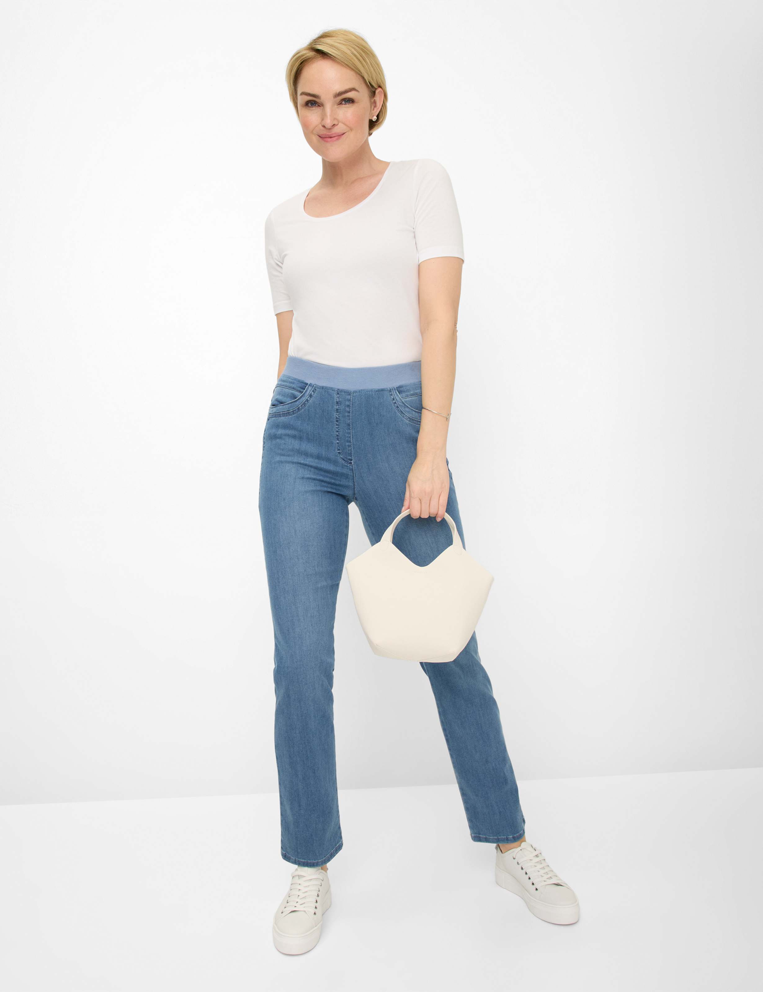 Damen Style PAMINA FUN Denim Hellblau Slim Fit Model Outfit