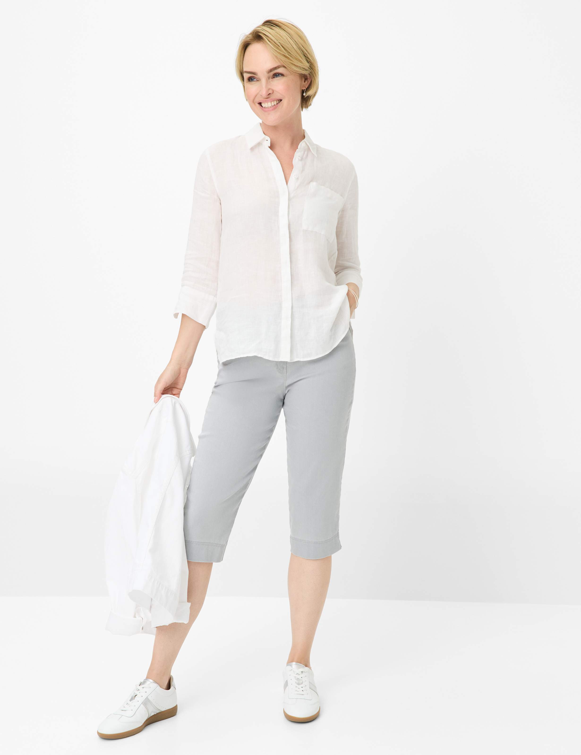 Femme Style CAREN CAPRI Denim Gris Clair Comfort Plus Fit Tenue du mannequin