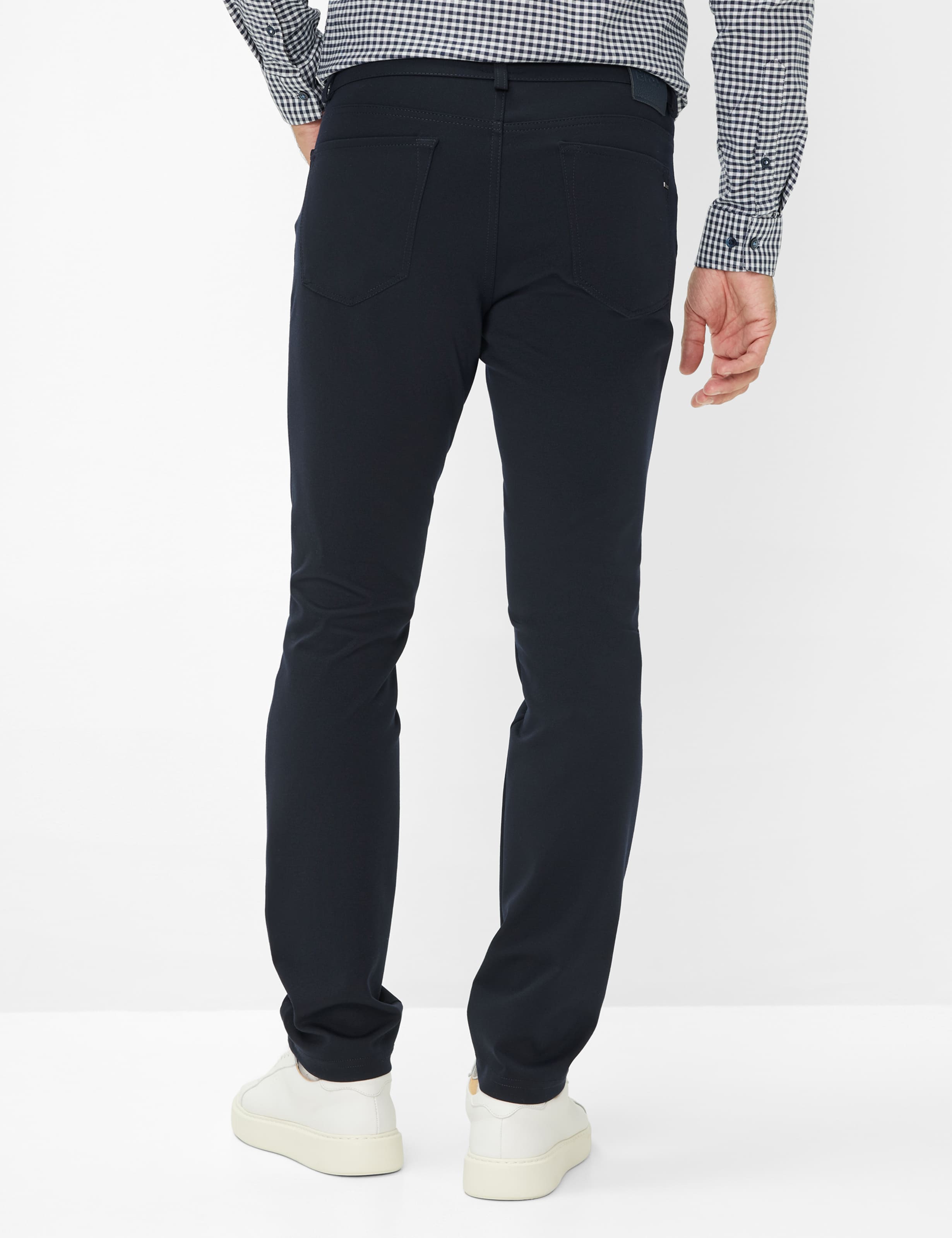 Heren Style CHUCK Donkerblauw Modern Fit Model achterkant