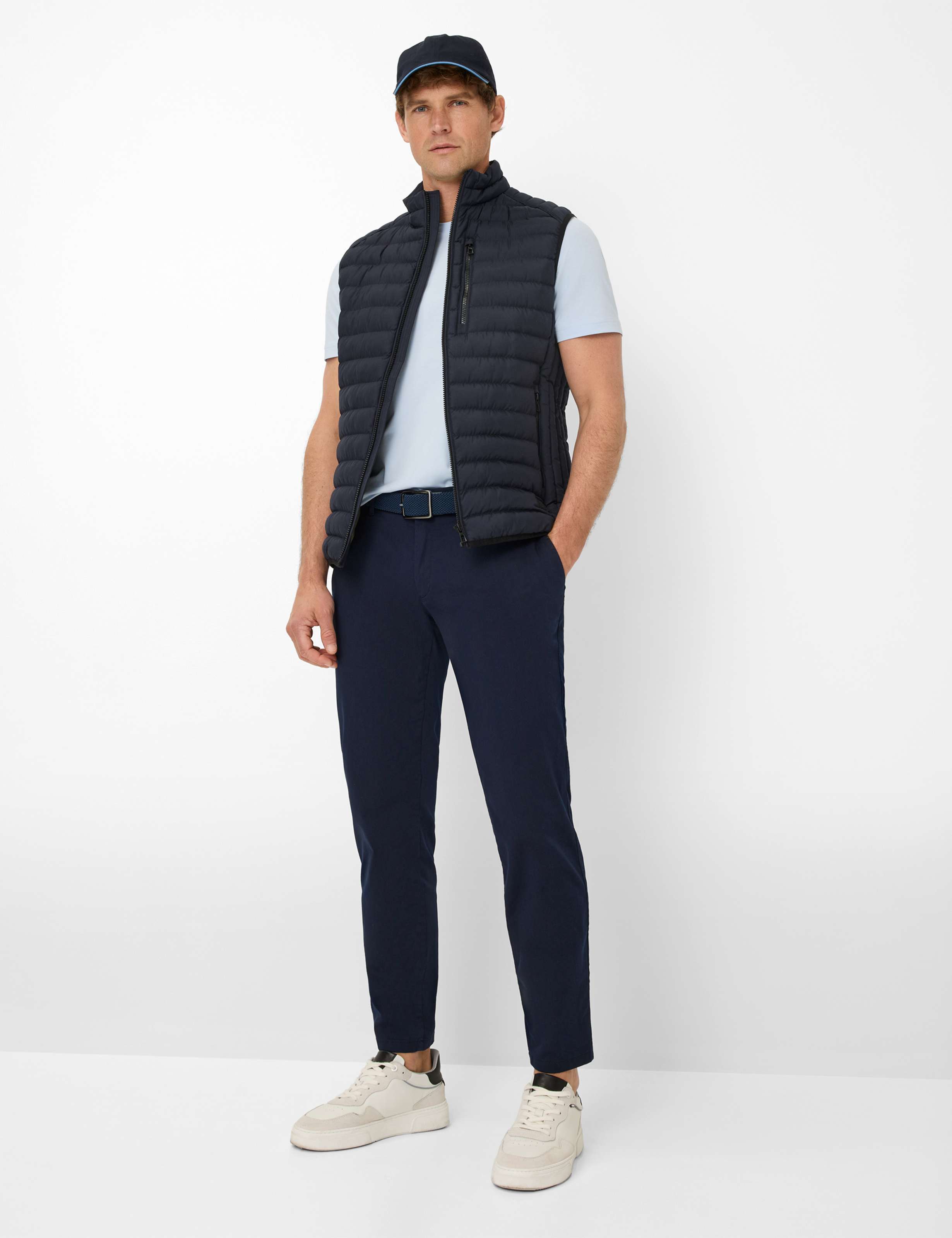Herren Style PHIL Dunkelblau Relaxed Fit Model Outfit