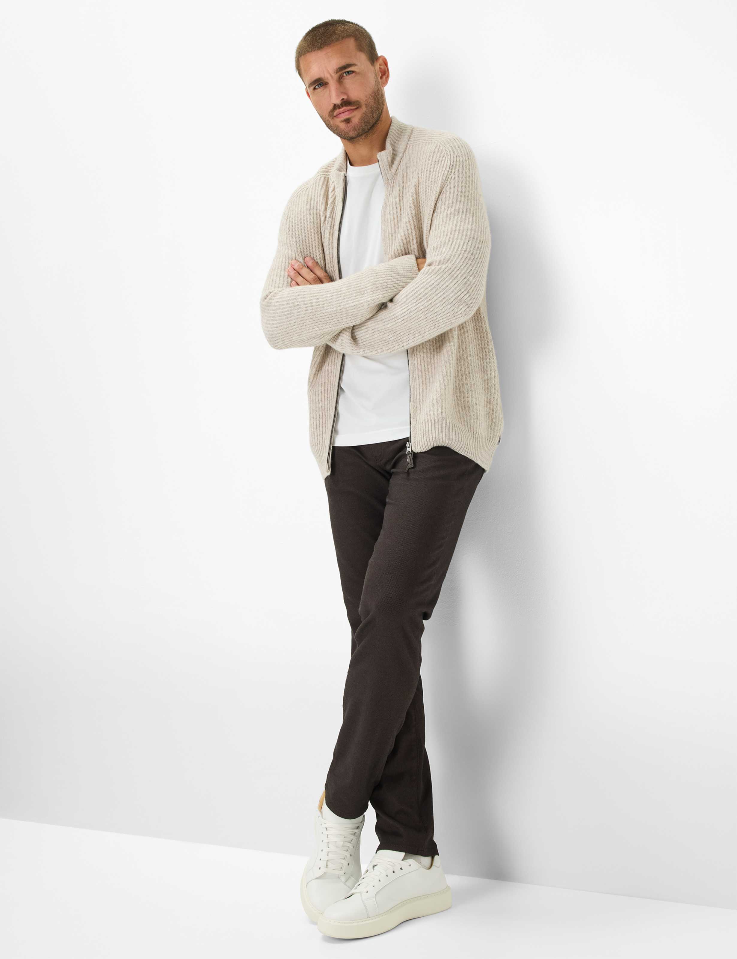 Herren Style CADIZ Dunkelbraun Straight Fit Model Outfit