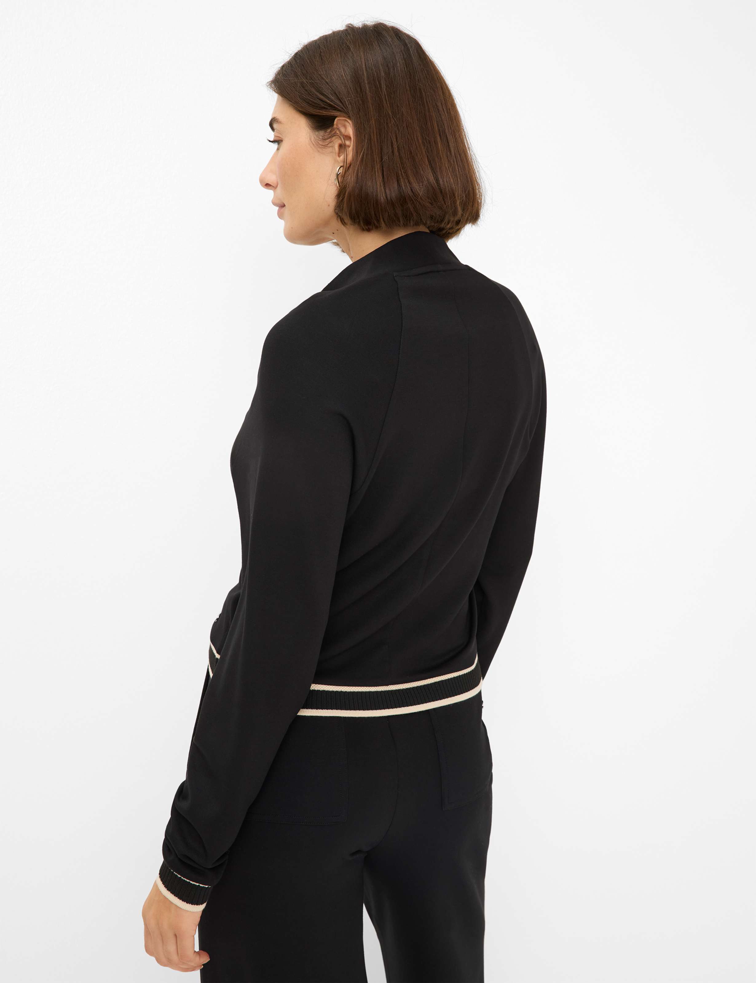 Dames Style BELE L Zwart  Model achterkant