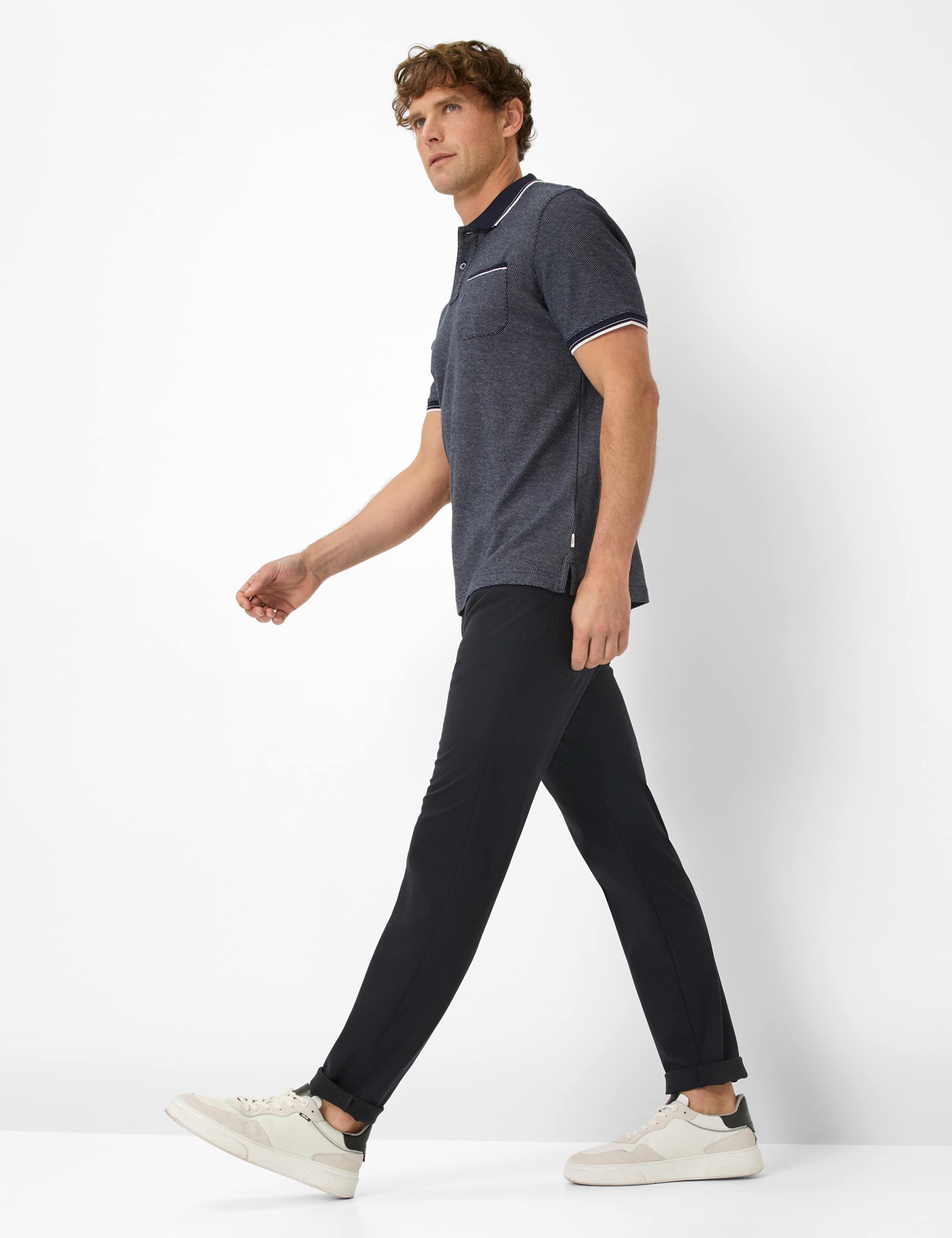 Homme Style PATRICK Bleu Foncé  Tenue du mannequin