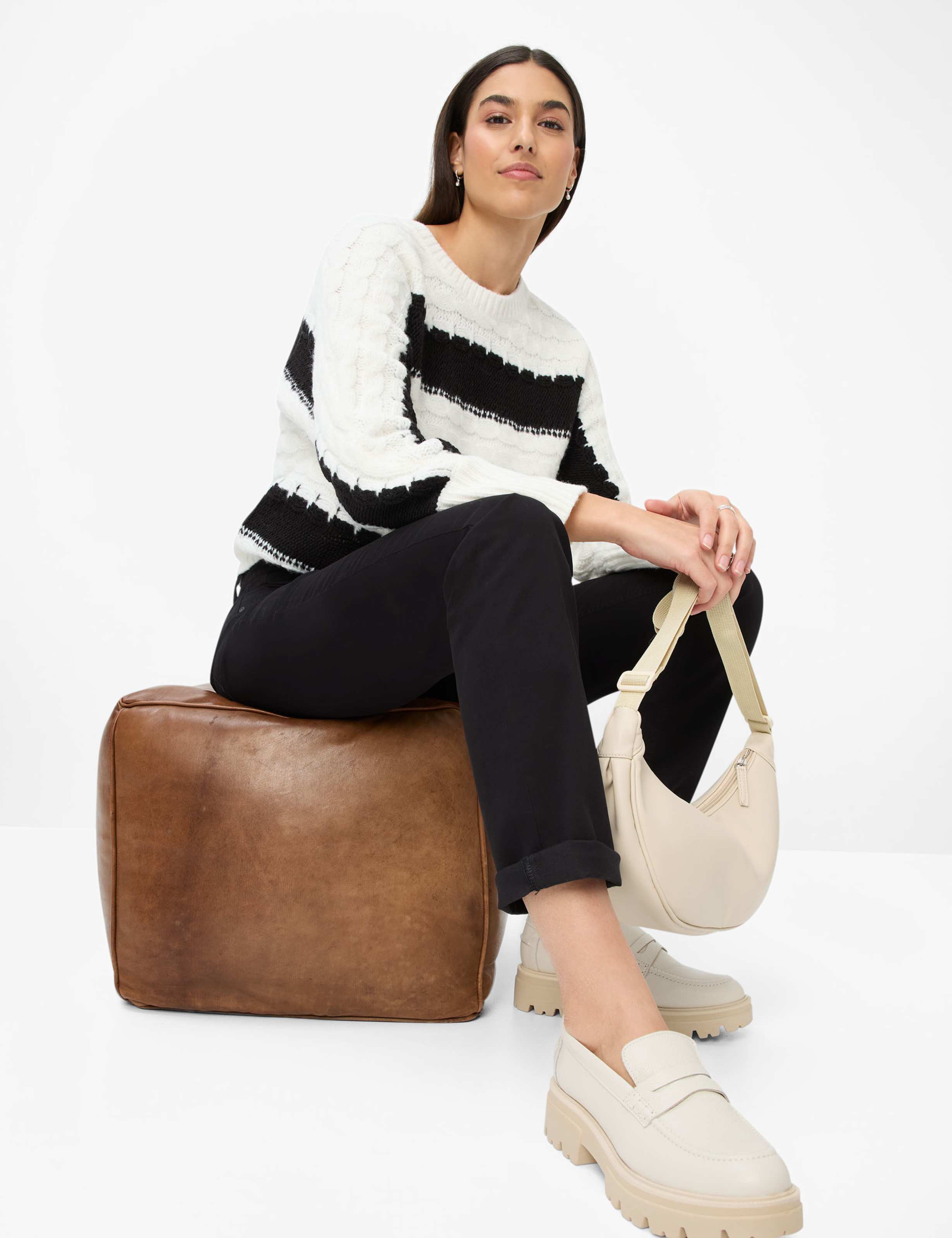 Femme Style CAROLA Noir  Détail 1