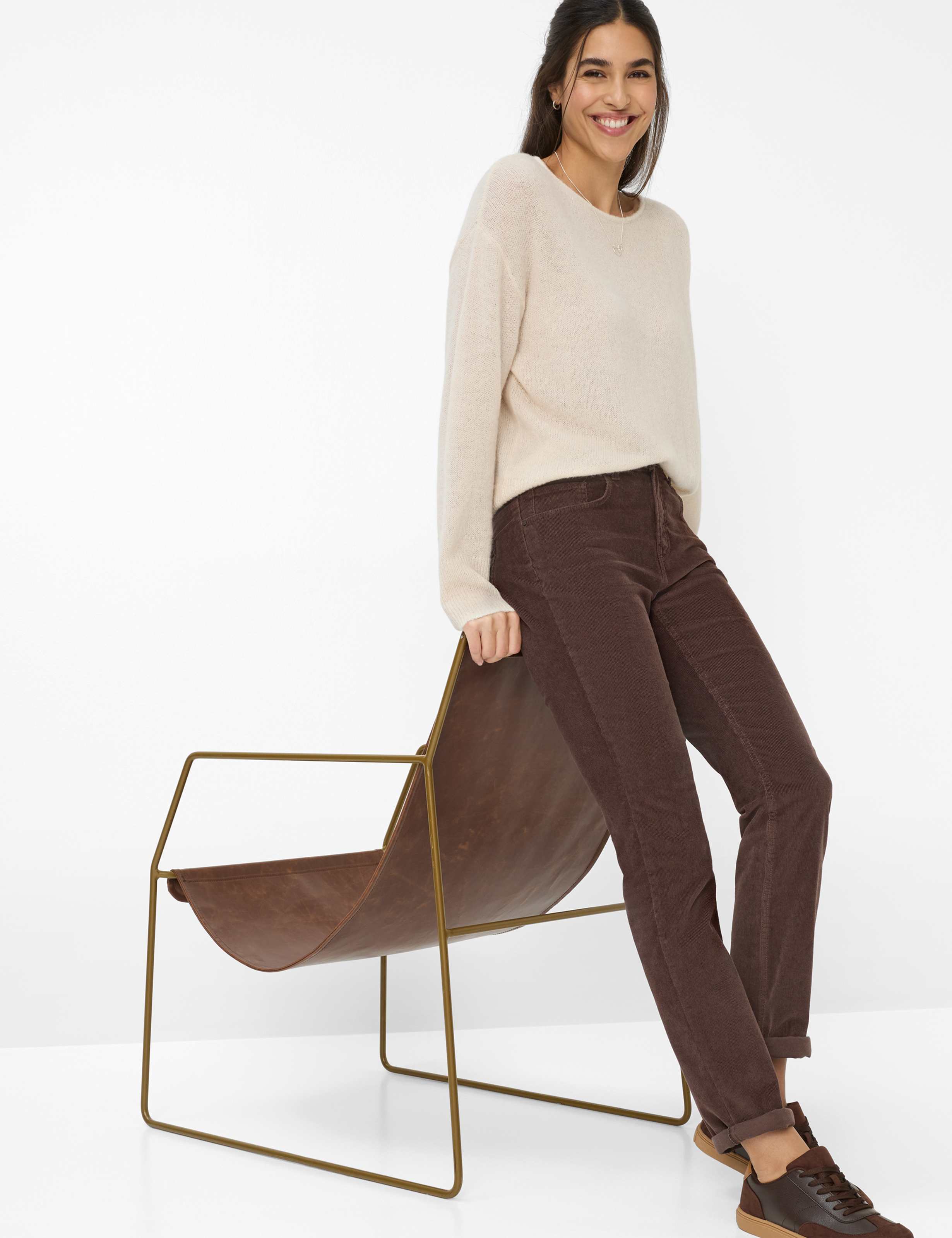 Femme Style CAROLA Marron Foncé Feminine Fit Détail 1