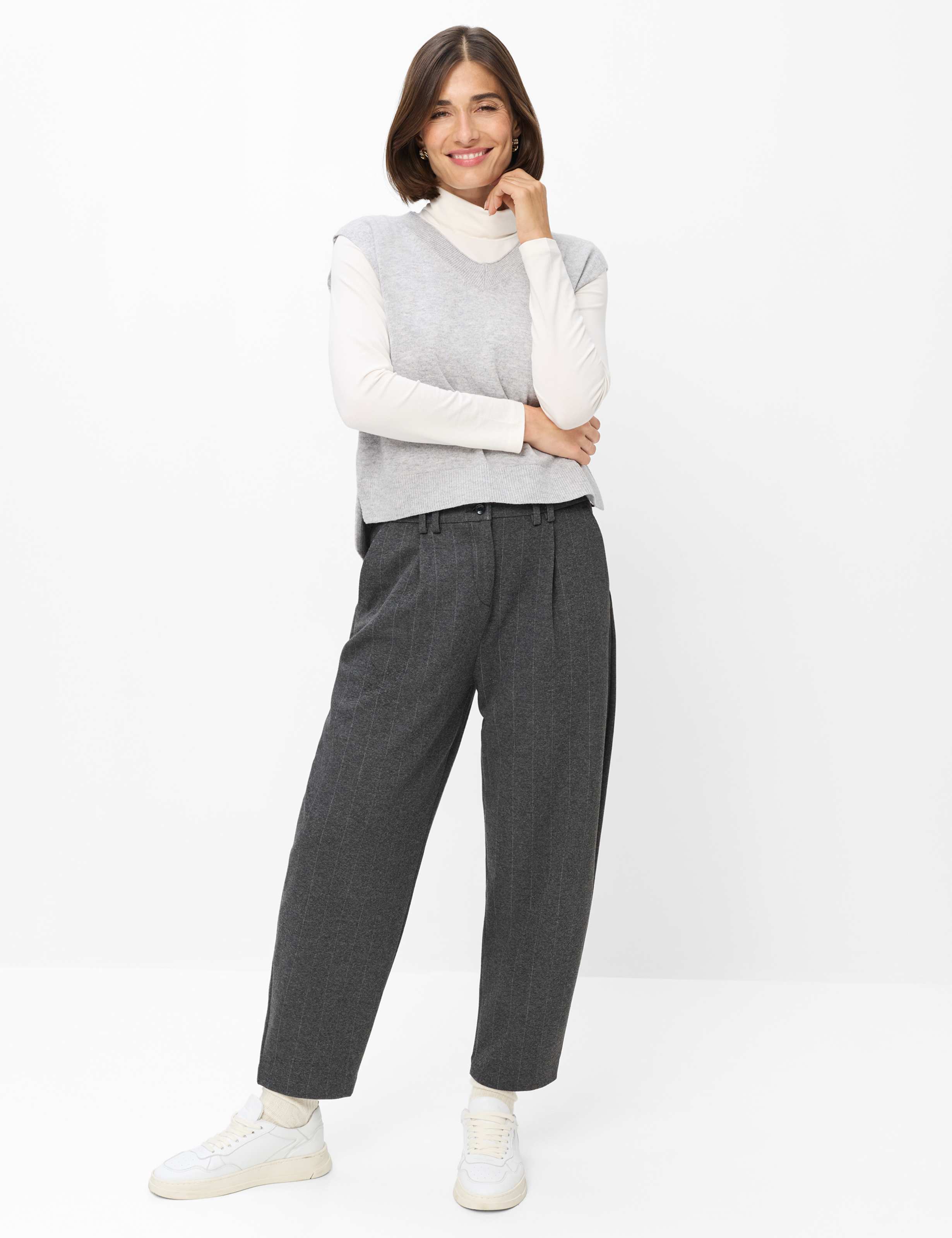 Femme Style ELISA Gris Clair  Tenue du mannequin
