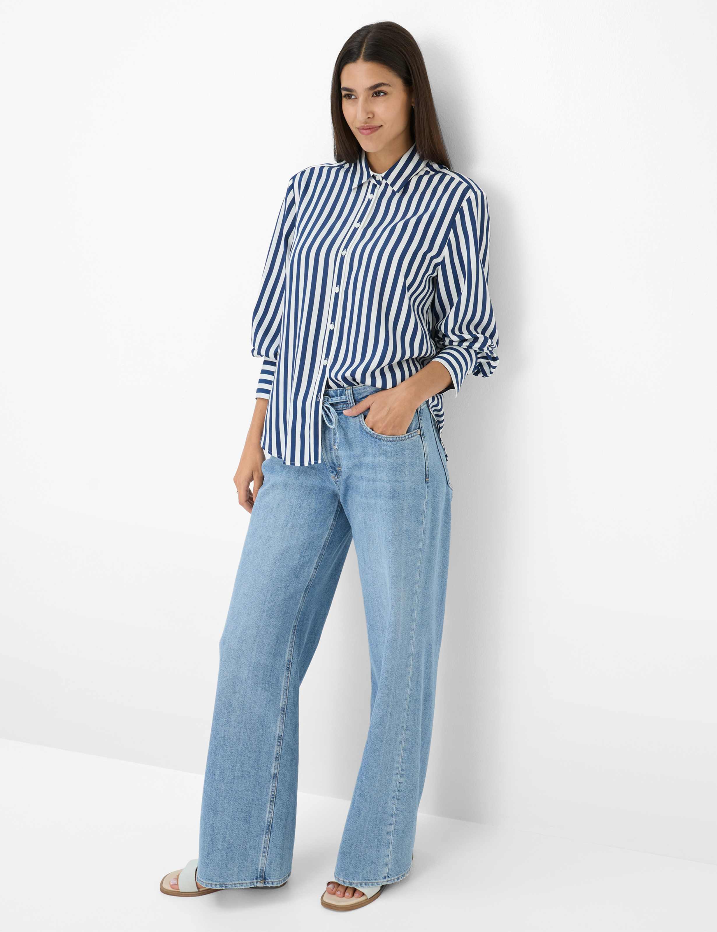 Damen Style VIC Dunkelblau  Model Outfit
