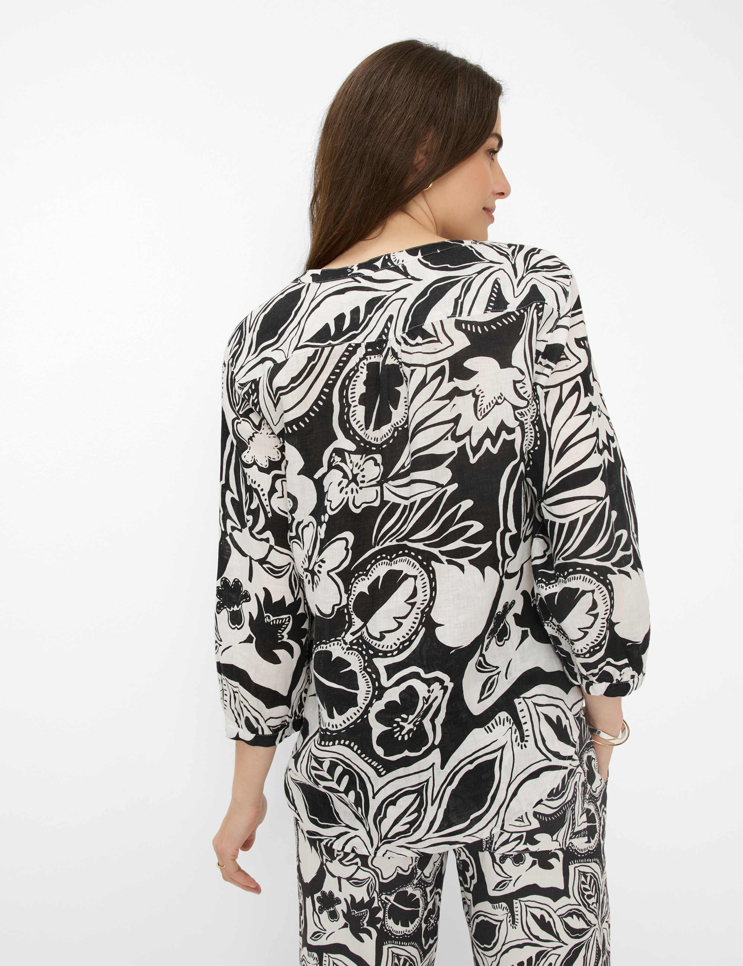 Women Style VELIA Black  Model back