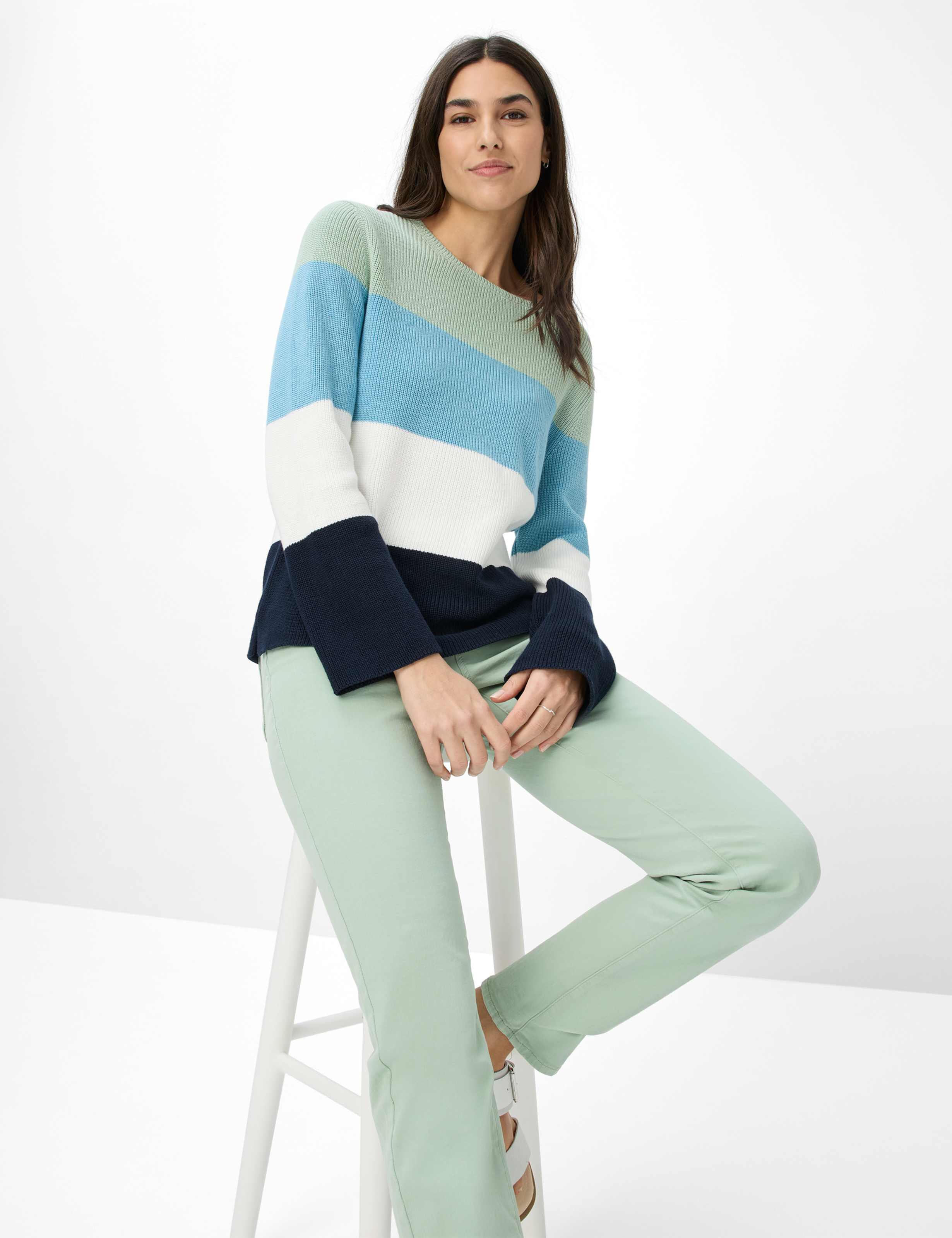 Women Style CAROLA Denim Light Green Feminine Fit Detail 1