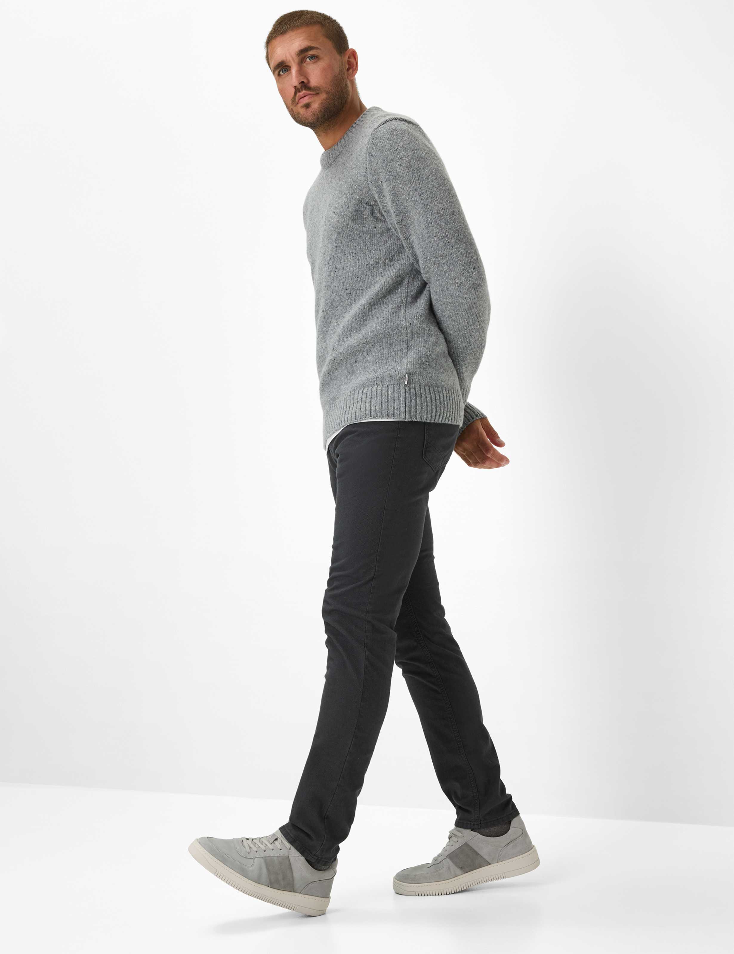 Heren Style CHUCK Mediumgrijs Modern Fit Model outfit