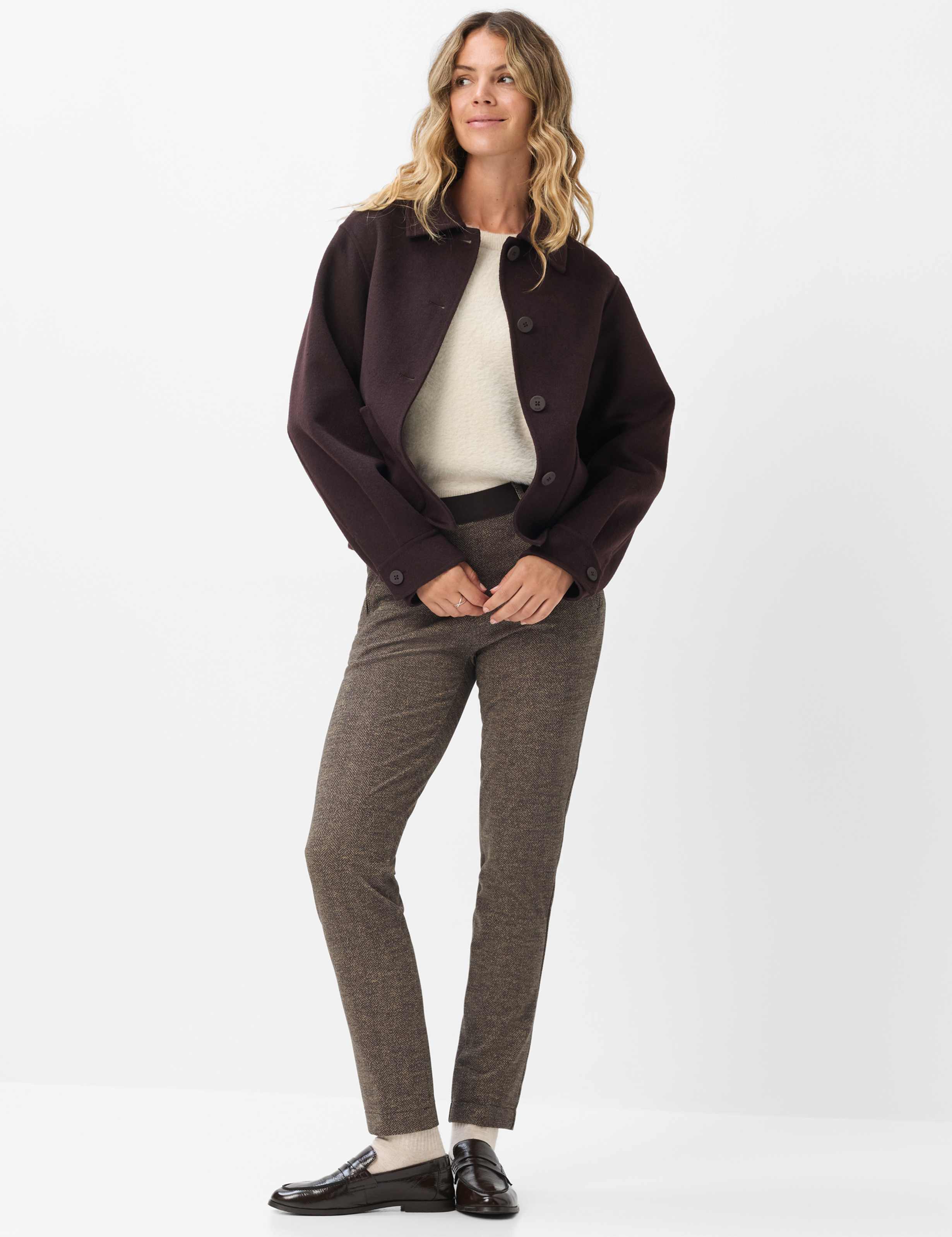 Femme Style LILLYTH Marron Foncé Super Slim Fit Tenue du mannequin