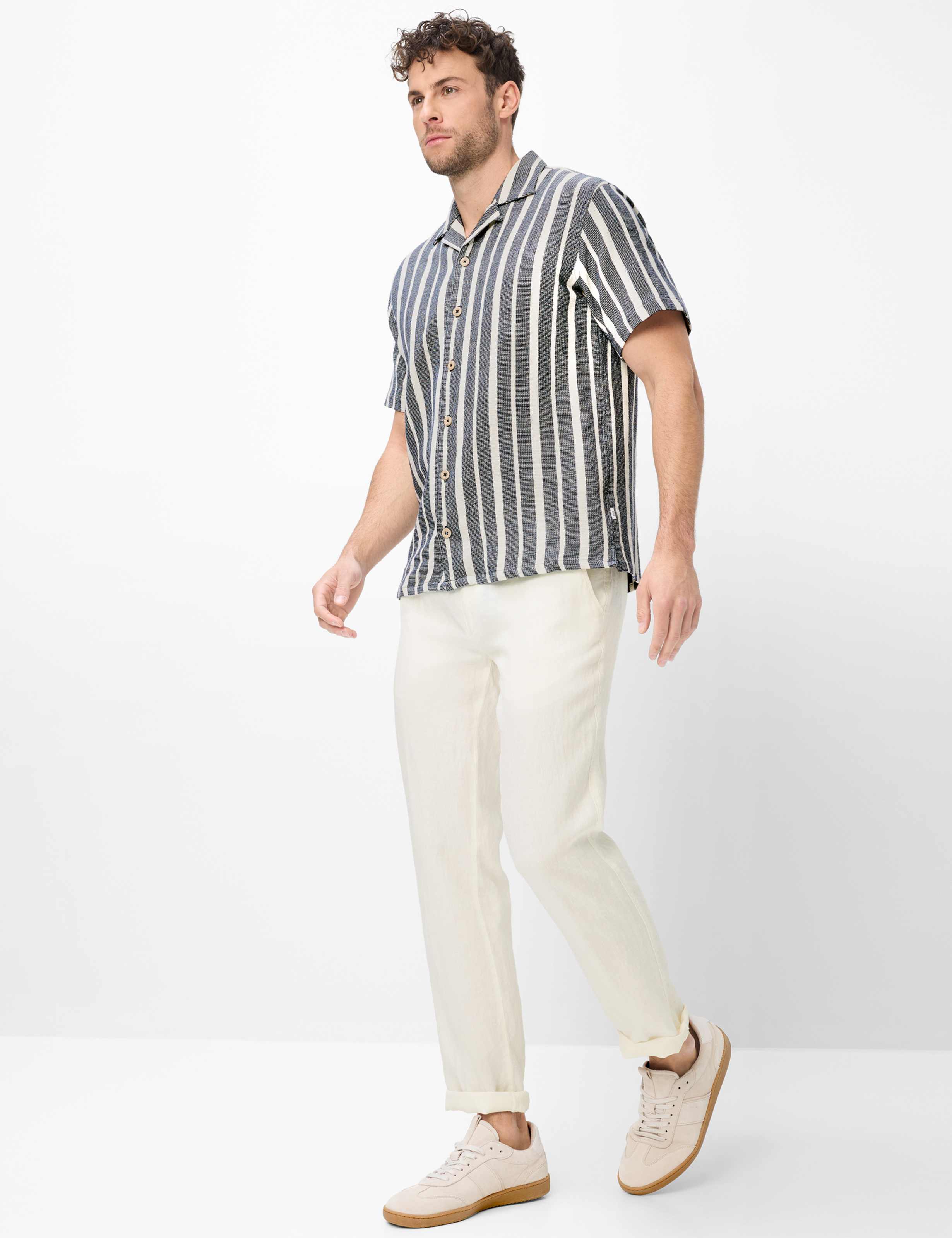 Men Style EVANS White Regular Fit Model Outfit