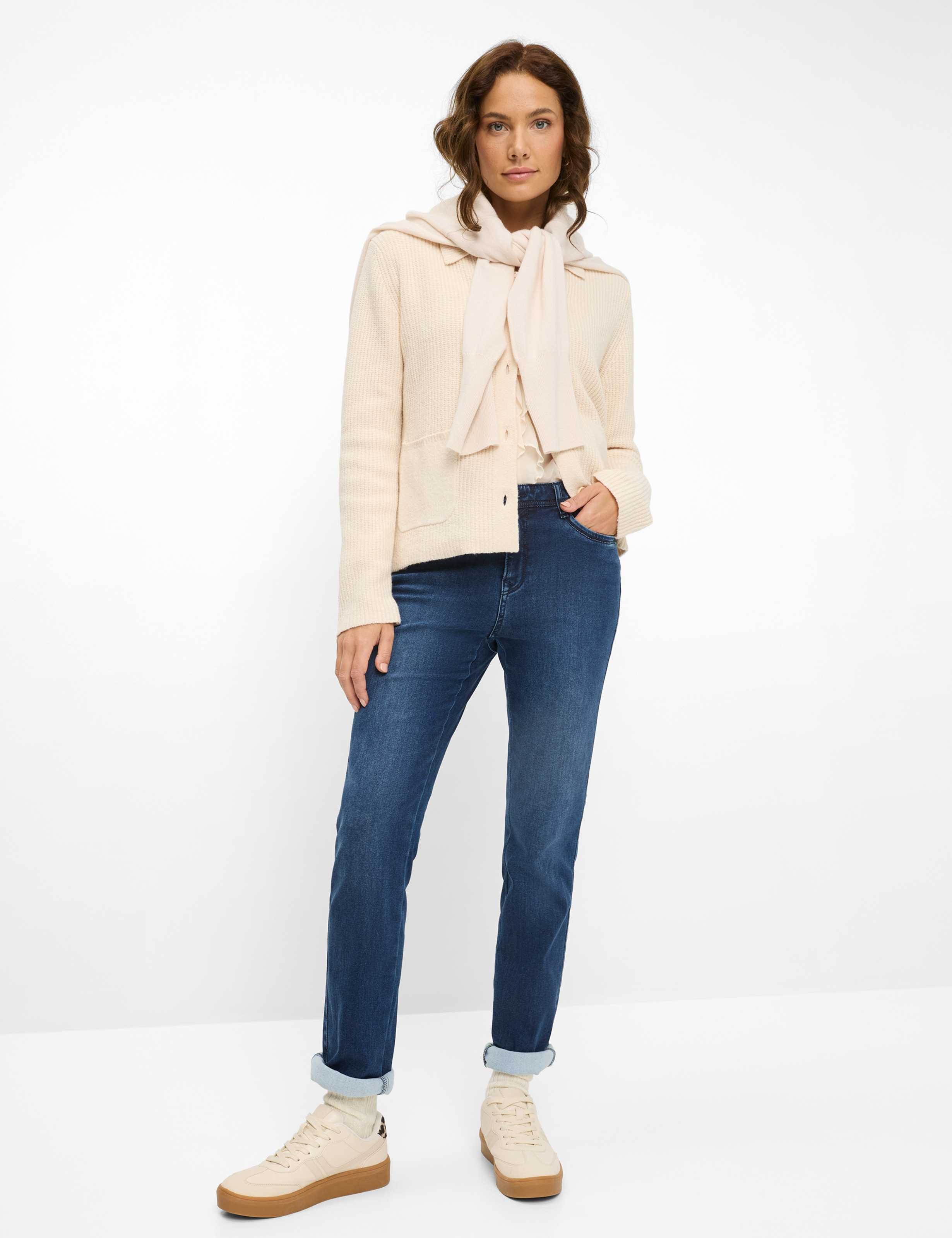 Damen Style CAROLA Denim Blau Feminine Fit Model Outfit