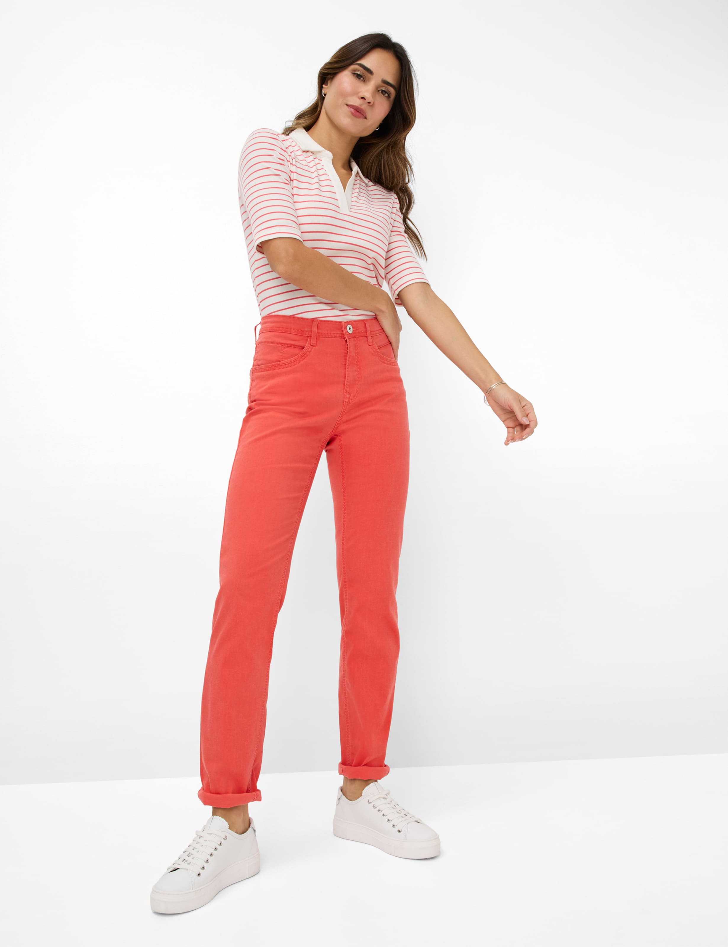 Damen Style CAROLA Denim Rot Feminine Fit Model Outfit