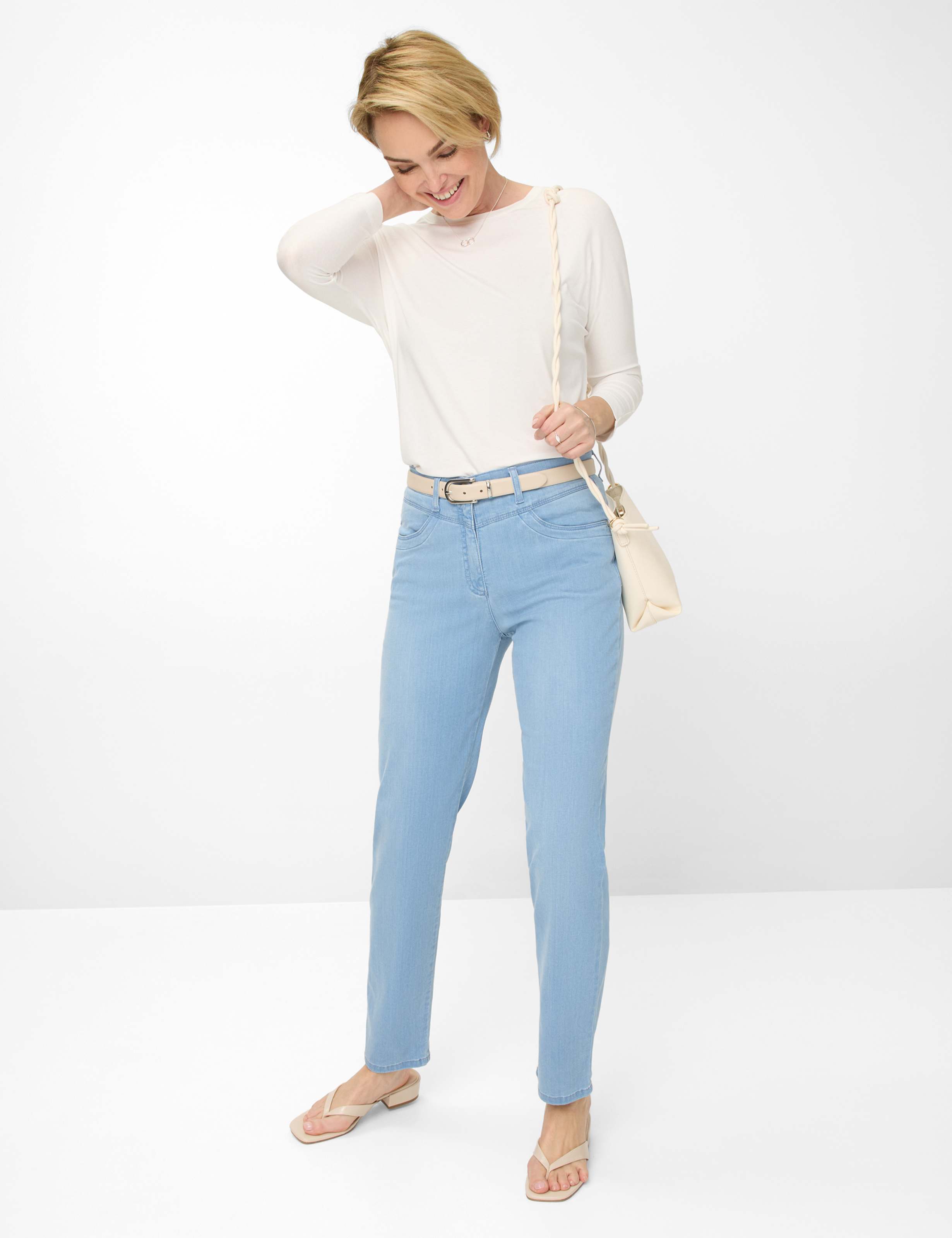 Femme Style CAREN NEW Denim Bleu Comfort Plus Fit Tenue du mannequin
