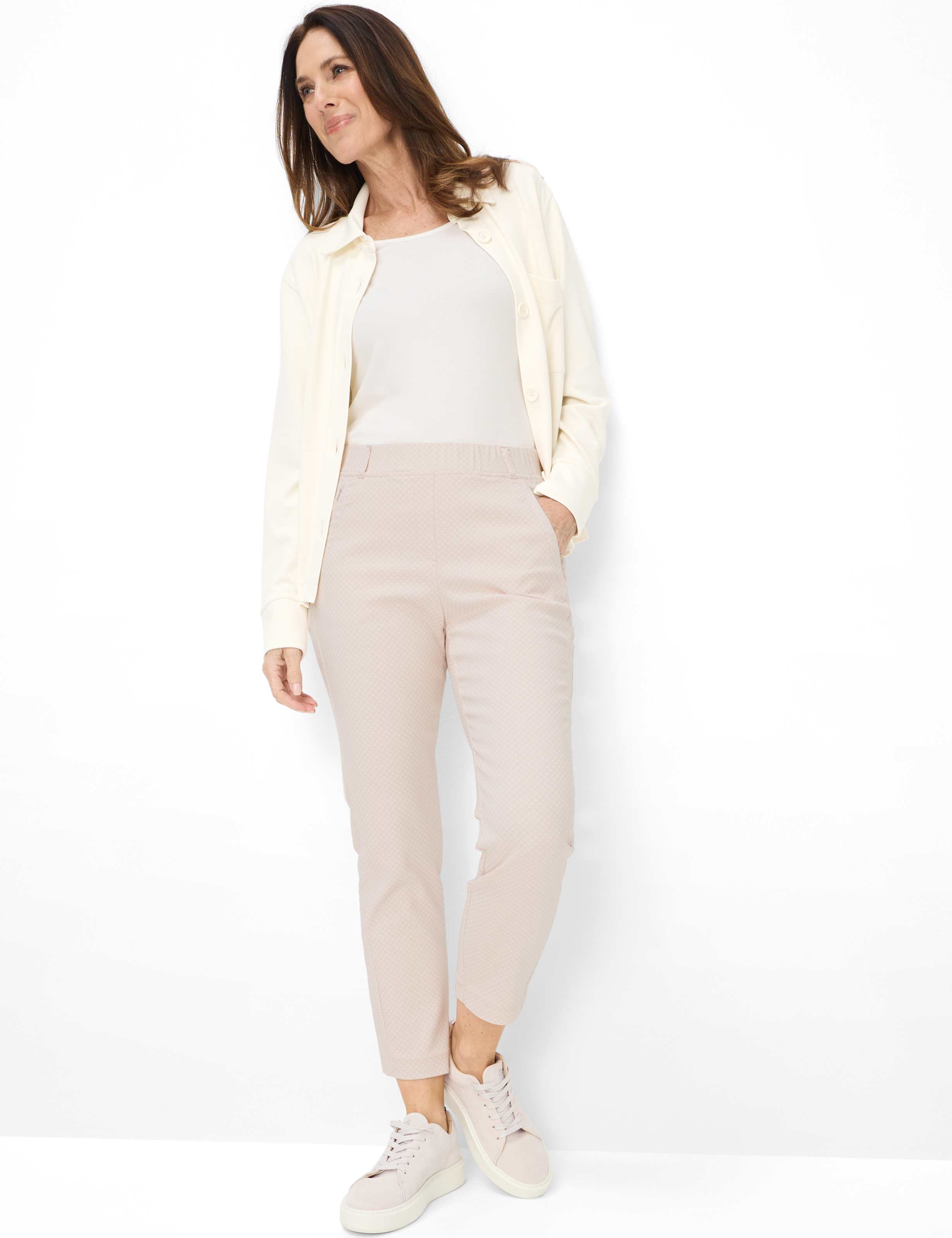 Femme Style LILLYTH 6/8 Rose Super Slim Fit Tenue du mannequin