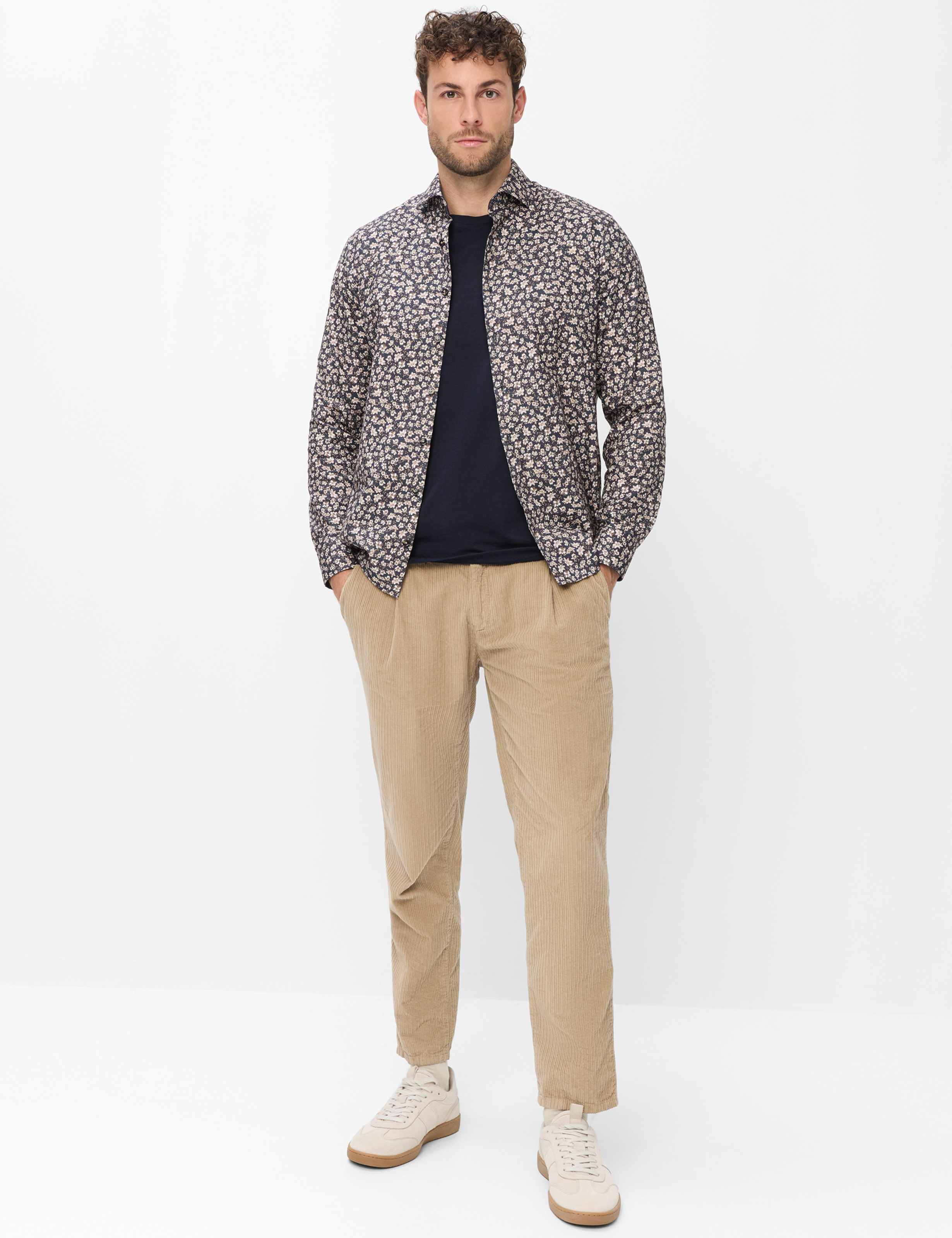 Homme Style HAROLD Bleu Foncé  Tenue du mannequin