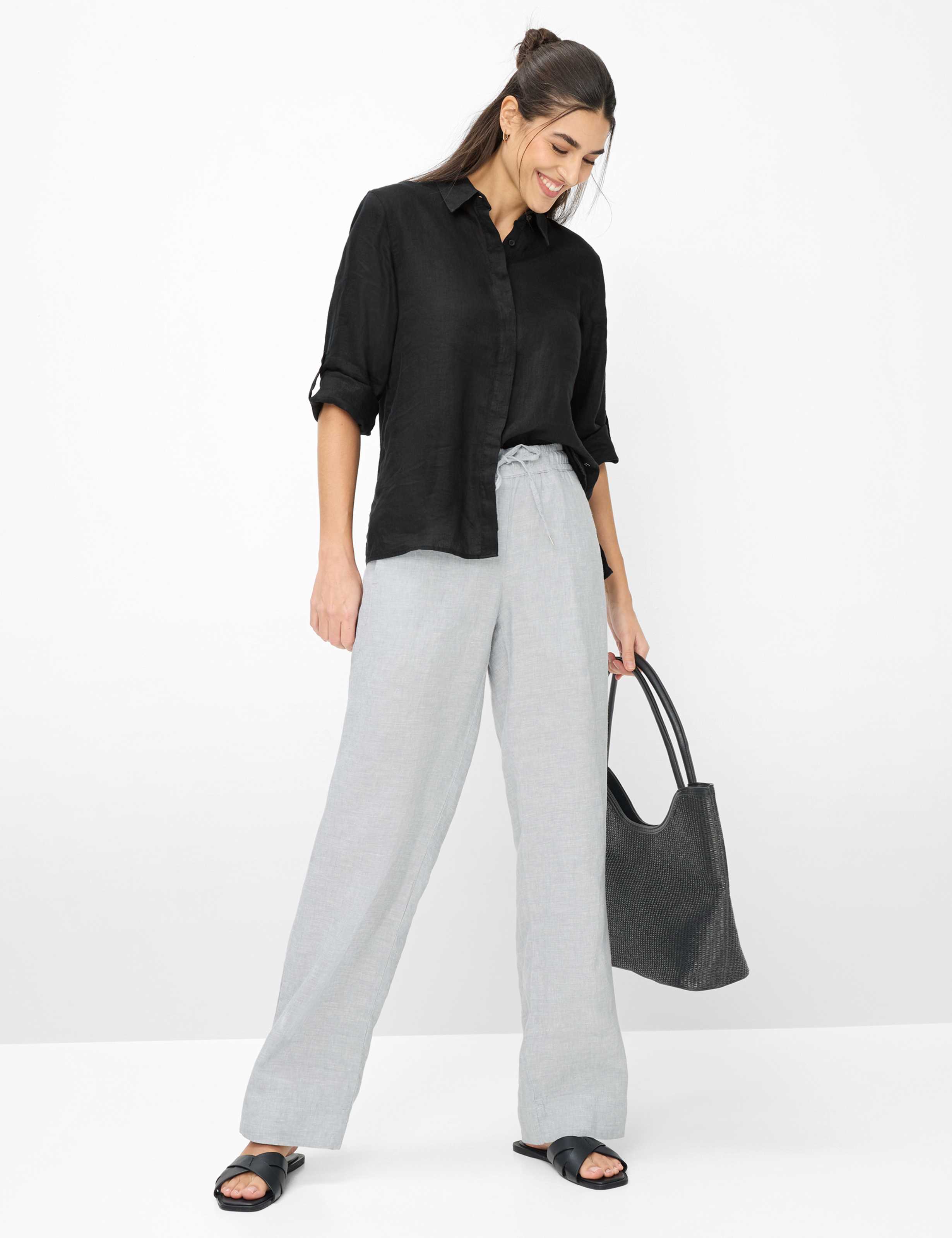 Damen Style FARINA Hellgrau Wide Leg Model Outfit