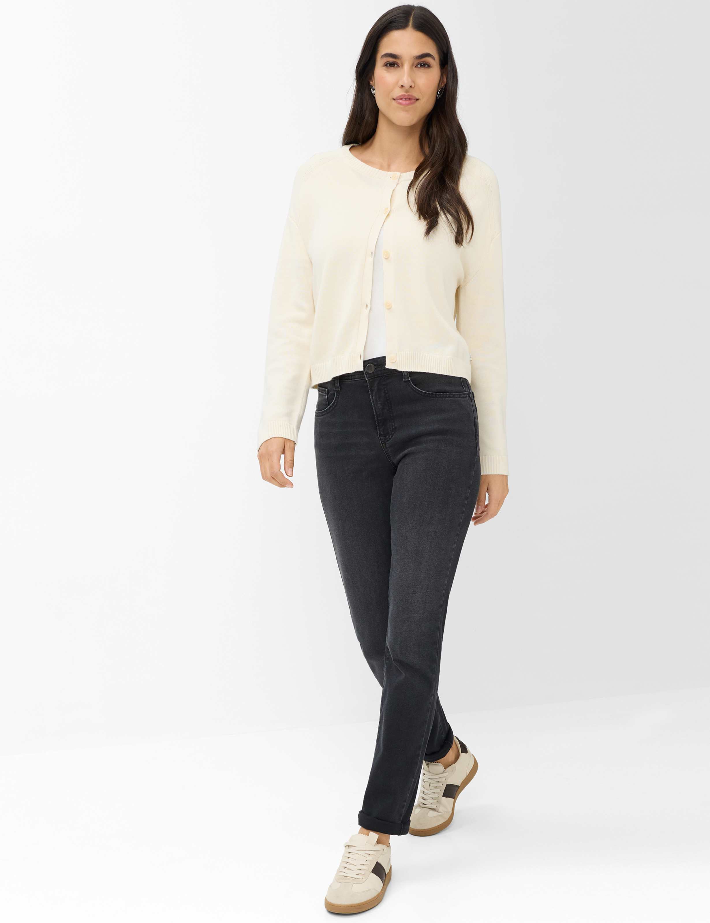 Damen Style CAROLA Denim Dunkelgrau Feminine Fit Model Outfit