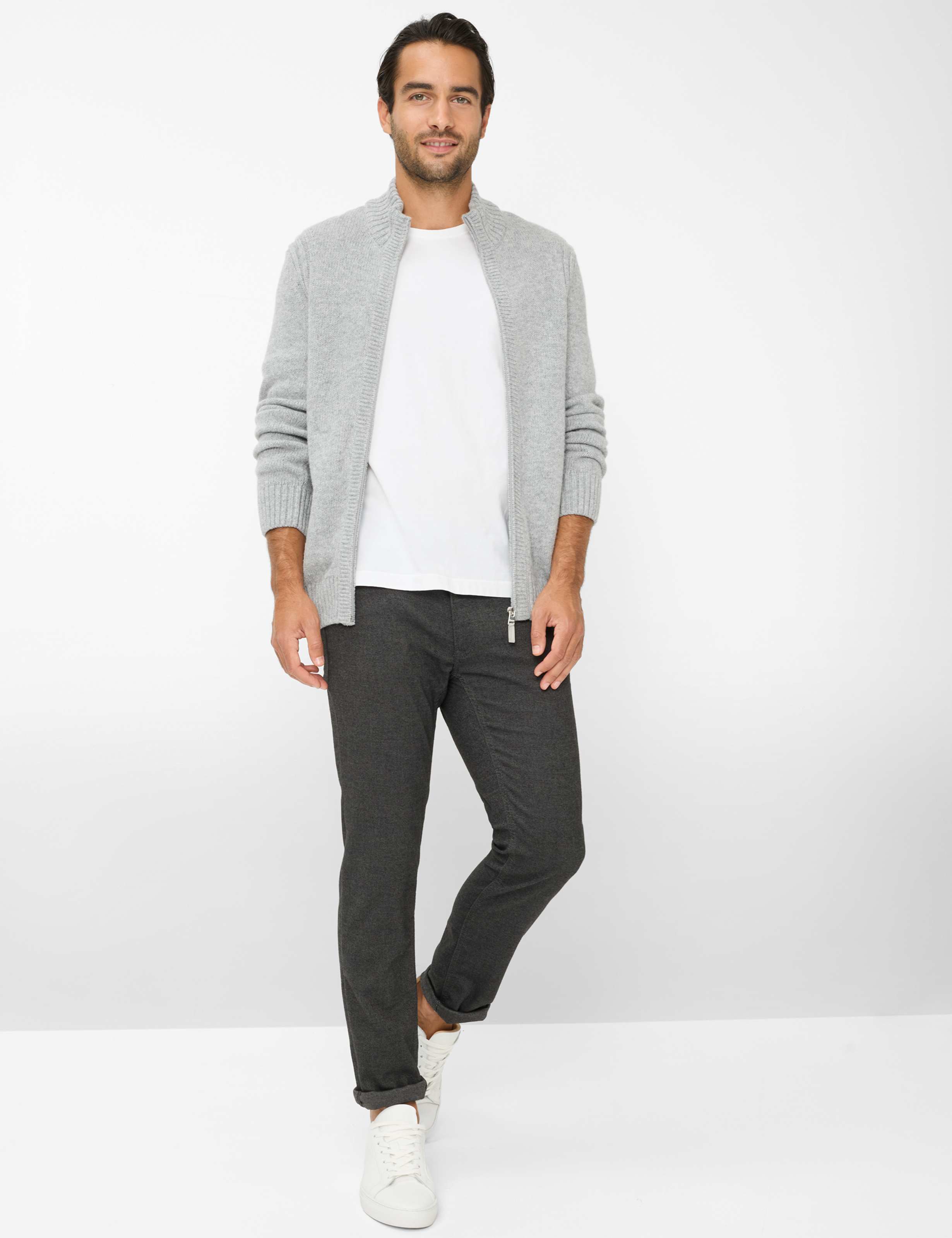 Heren Style CHUCK Mediumgrijs Modern Fit Model outfit