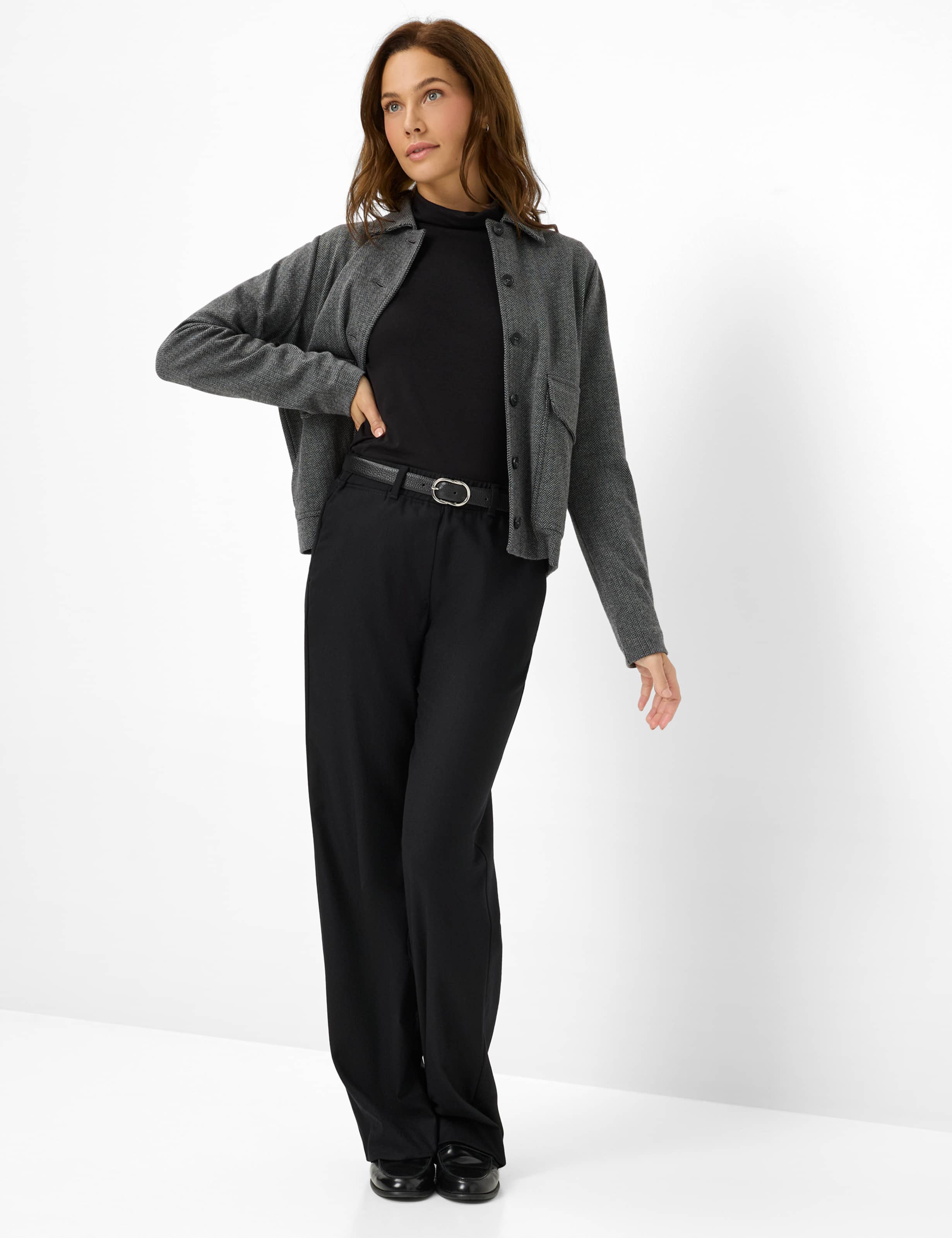 Damen Style PAM FLARED Schwarz Slim Fit Model Outfit
