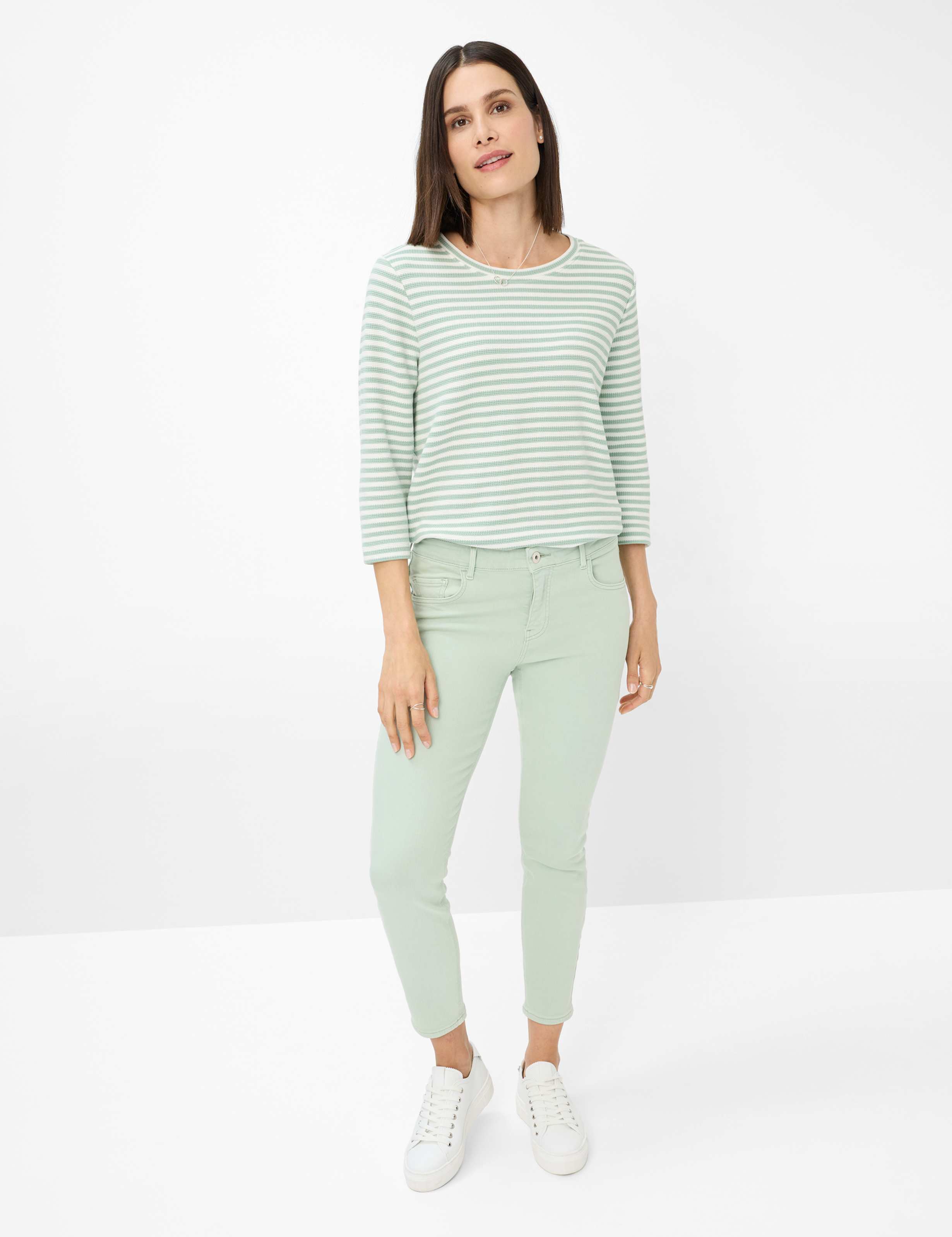 Damen Style SHAKIRA S Denim Hellgrün Slim Fit Model Outfit