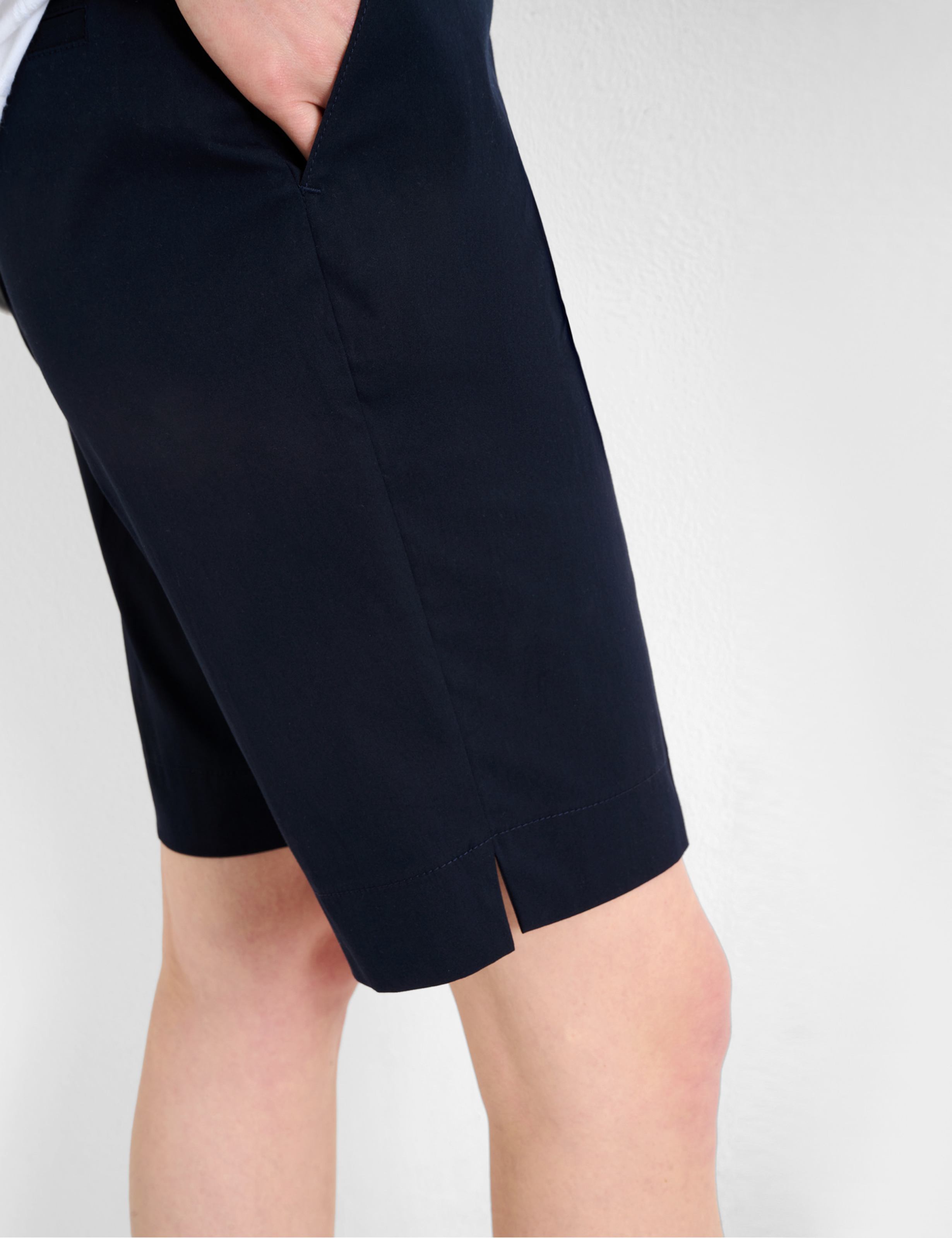 Women Style MIA B NAVY Regular Fit Detail 2