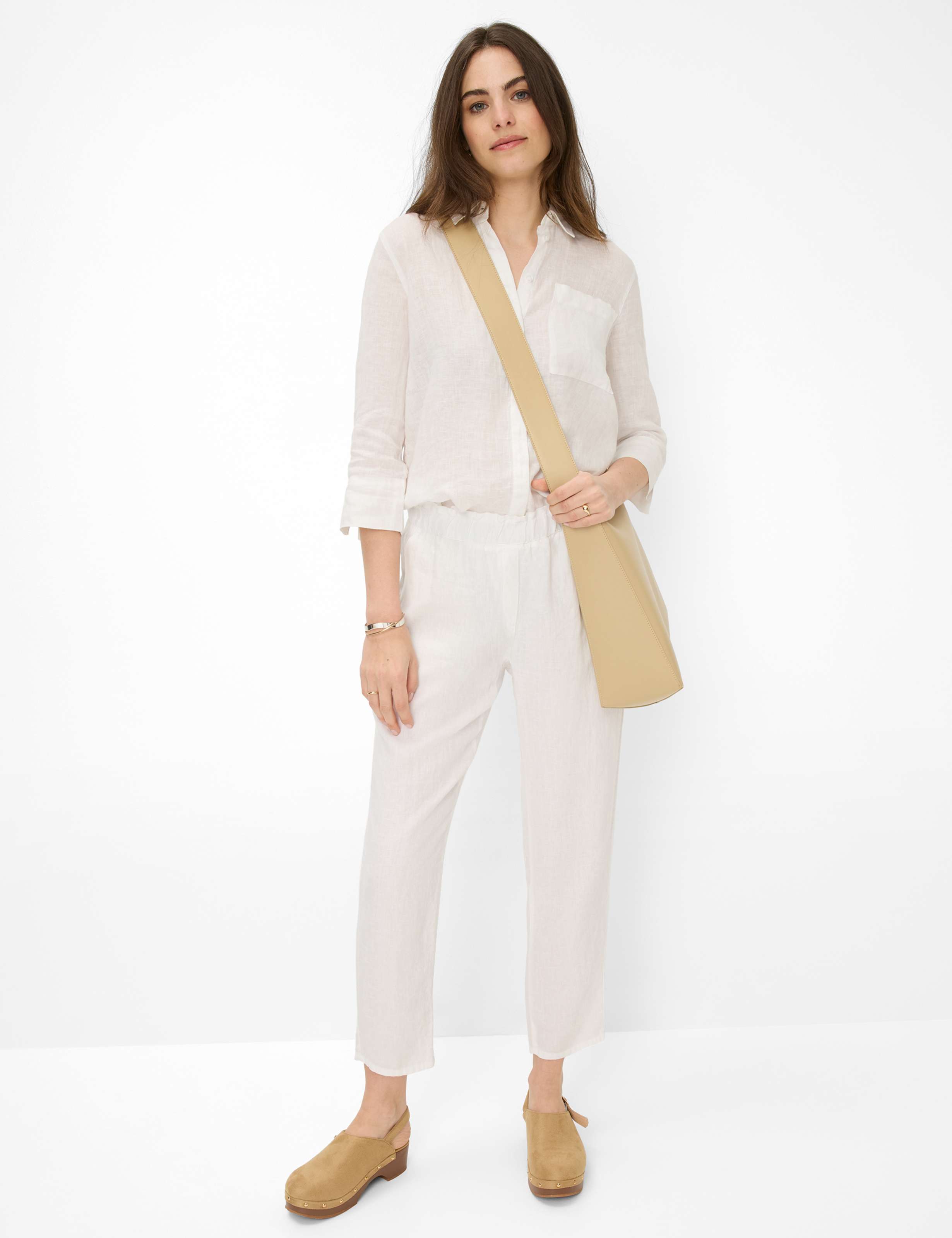 Women Style MONA S White Relaxed Fit Model Outfit