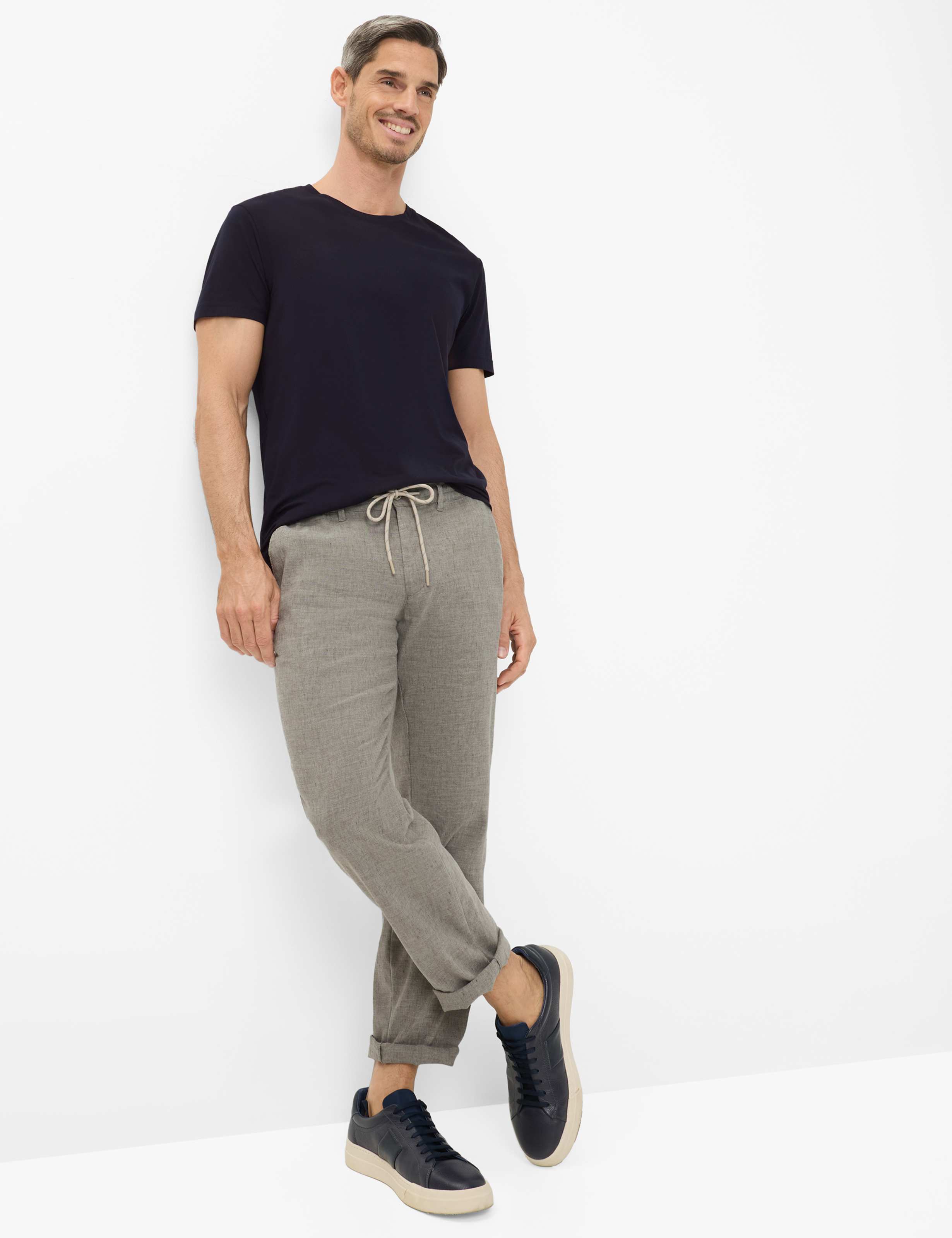Men Style TILL Green - Khaki Regular Fit Model Outfit