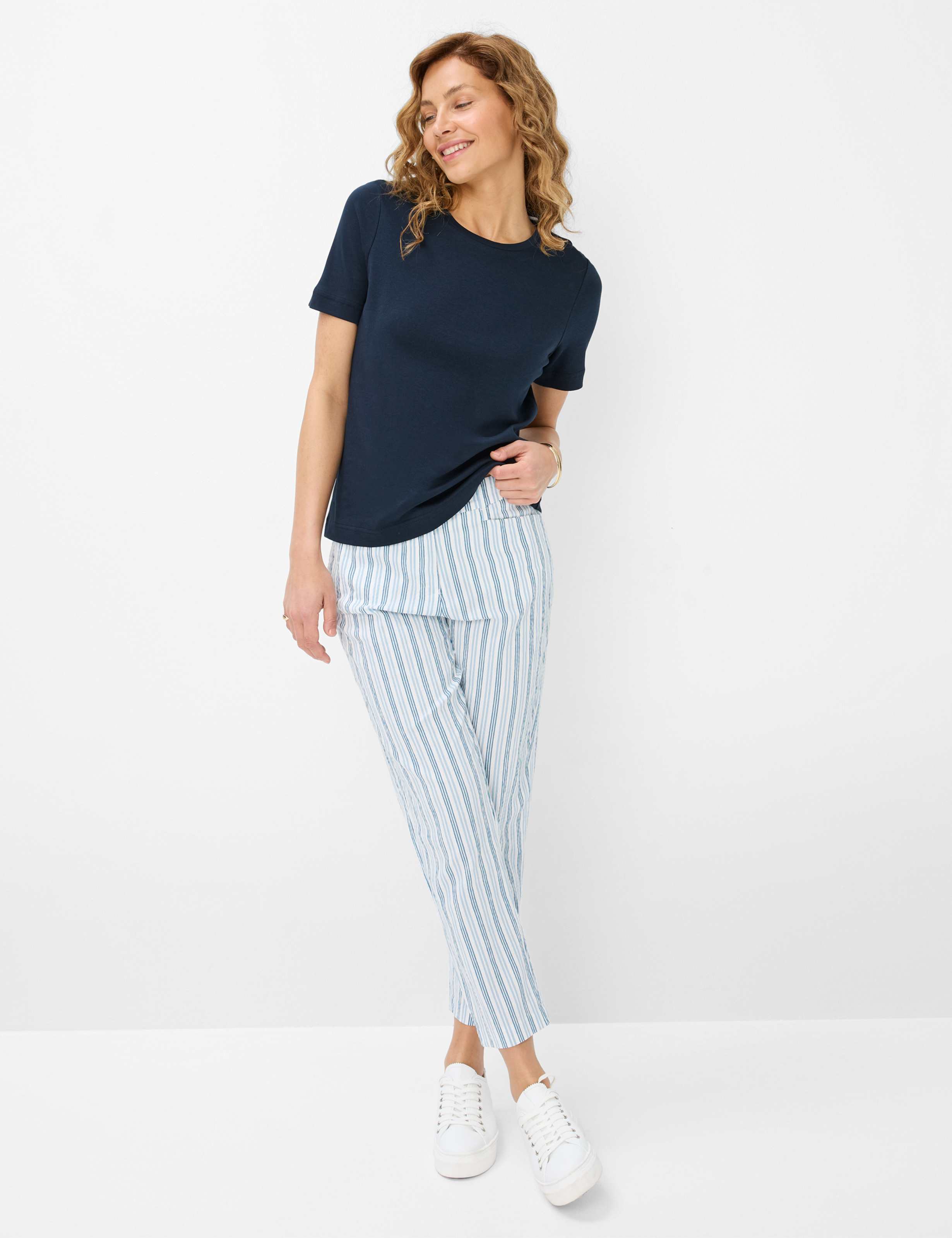 Damen Style MARA S Hellblau Regular Fit Model Outfit