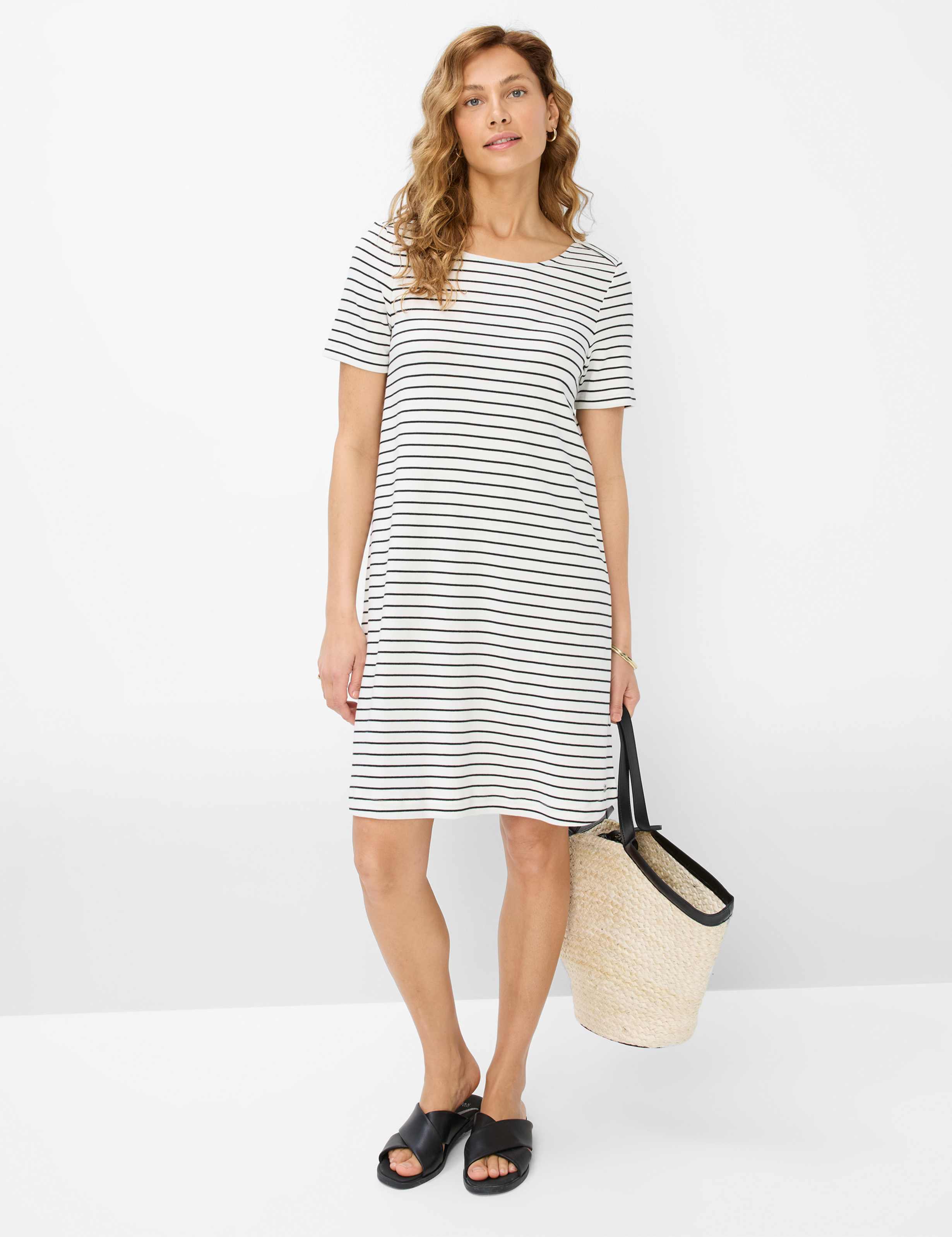 Women Style GRACE Black  Model Outfit
