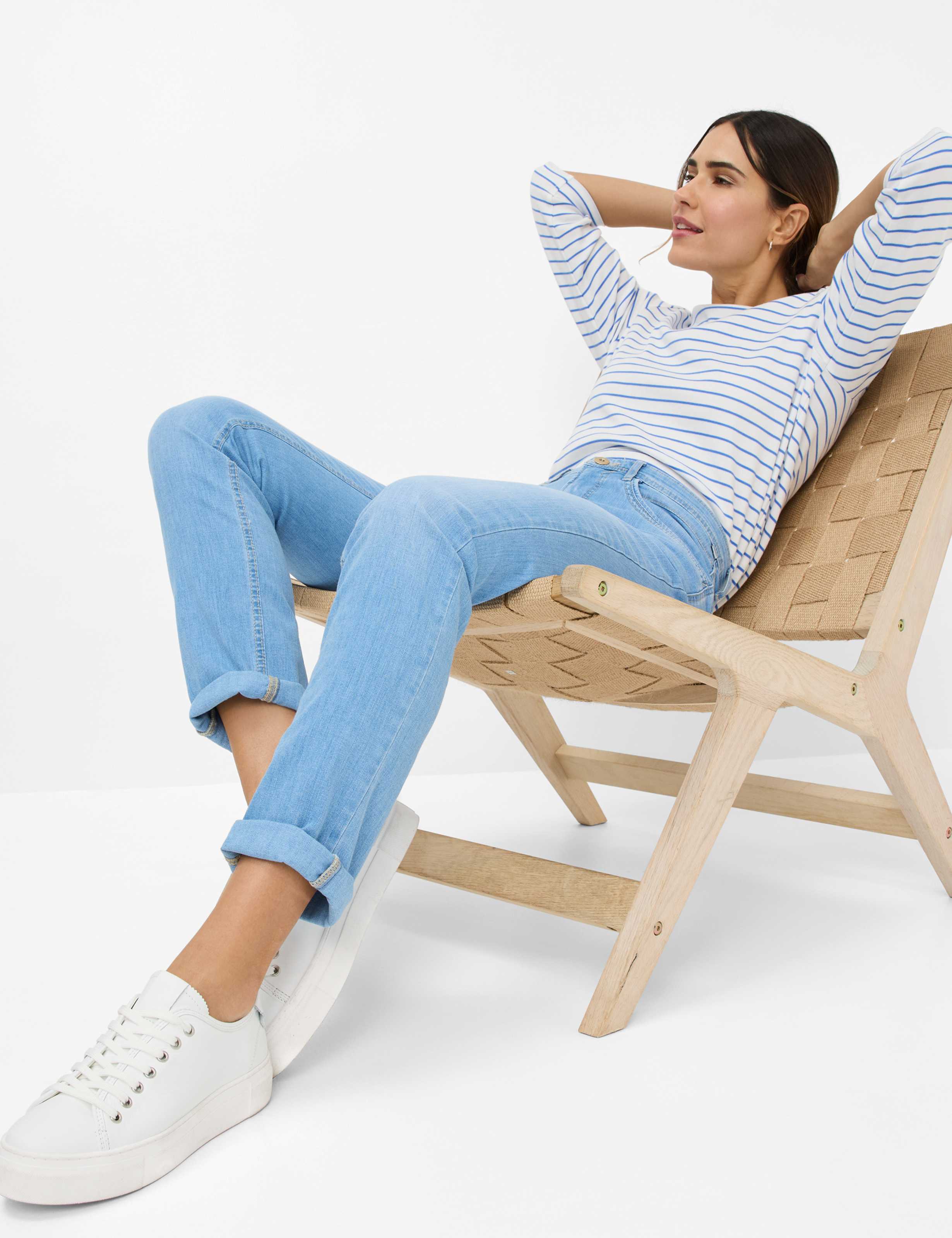Women Style MARY Denim Blue Regular Fit Detail 1