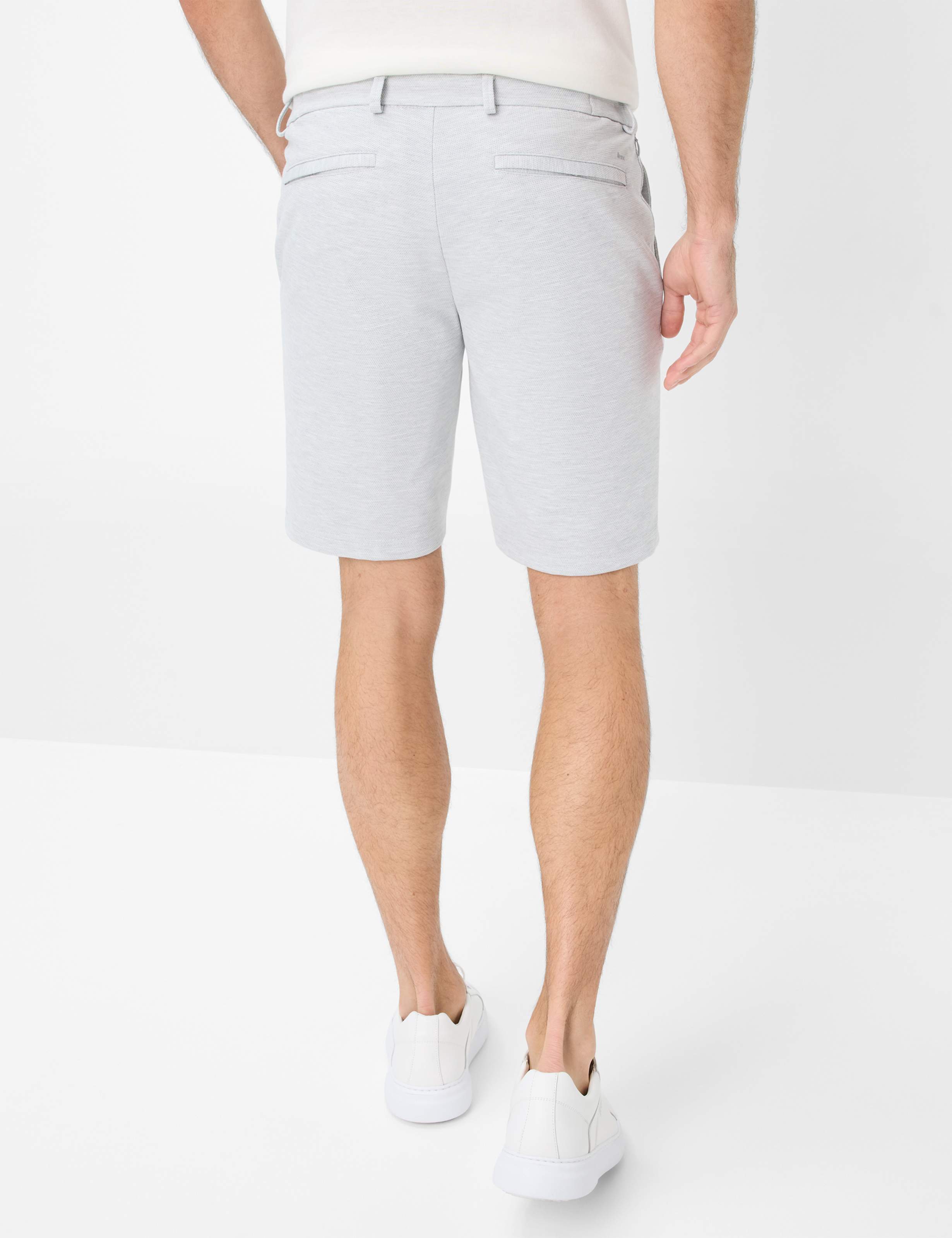 Herren Style SILVIO Hellgrau Modern Fit Model Rueck