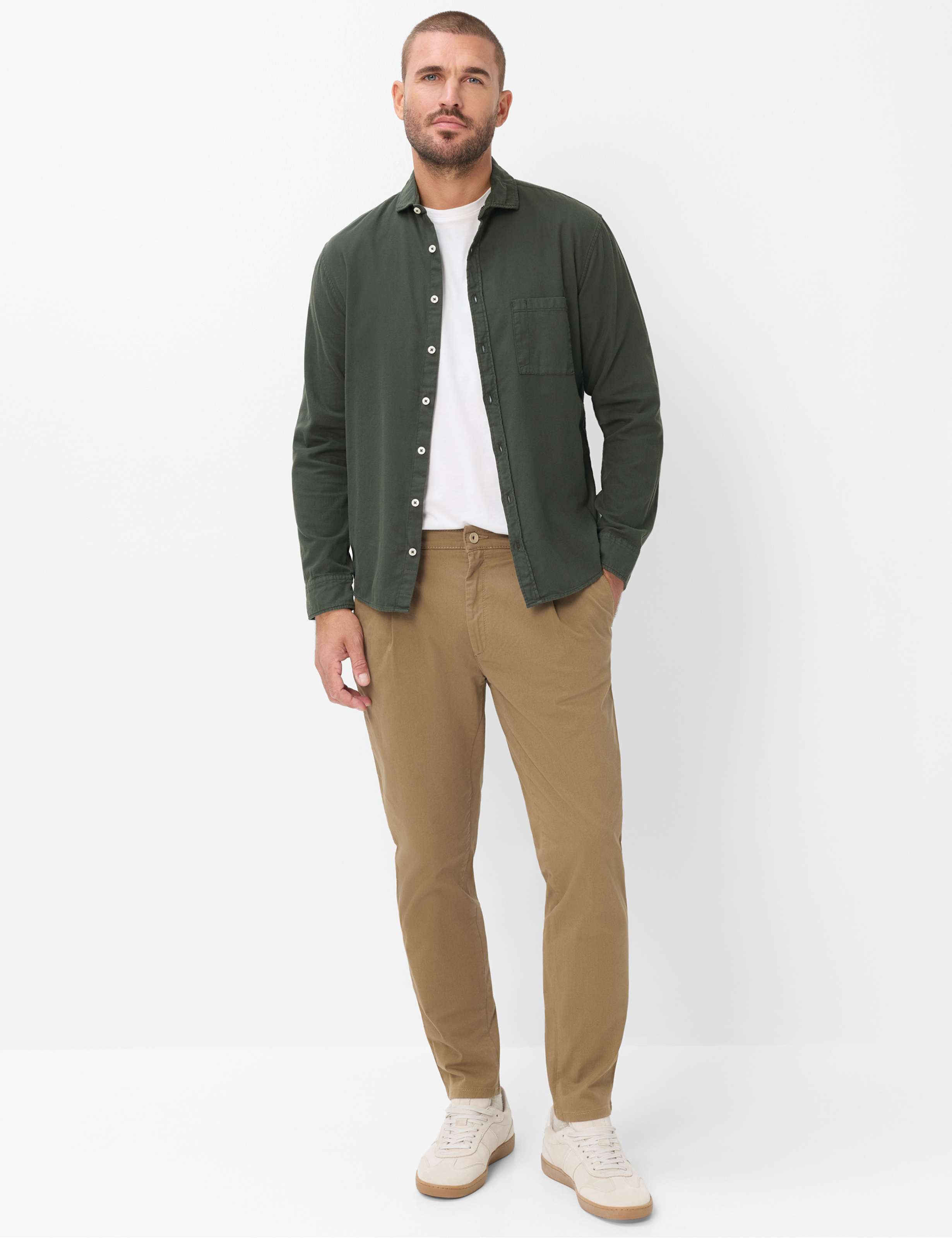 Homme Style TINO Marron Tapered Fit Tenue du mannequin