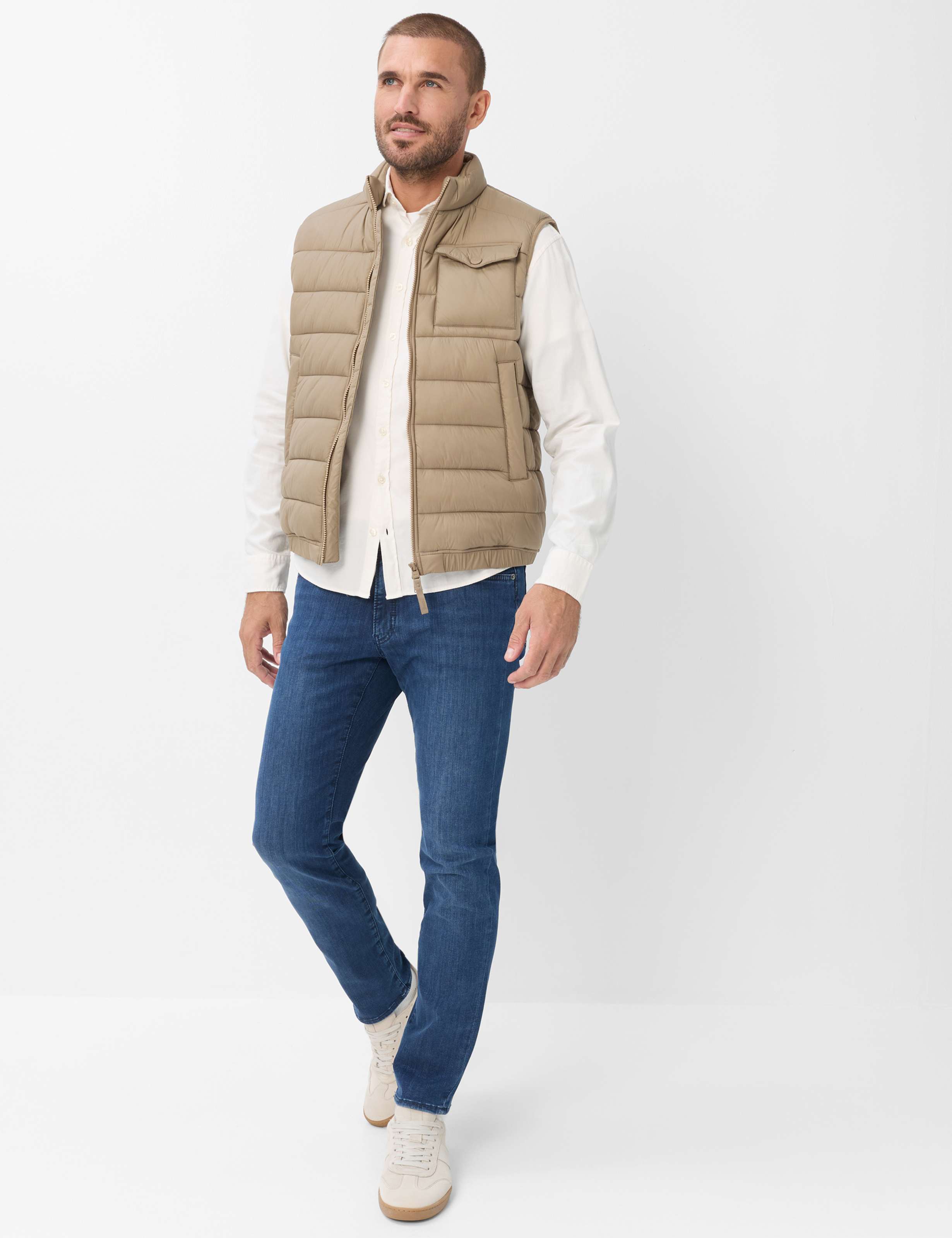 Homme Style CHUCK Denim Bleu Regular Modern Fit Tenue du mannequin