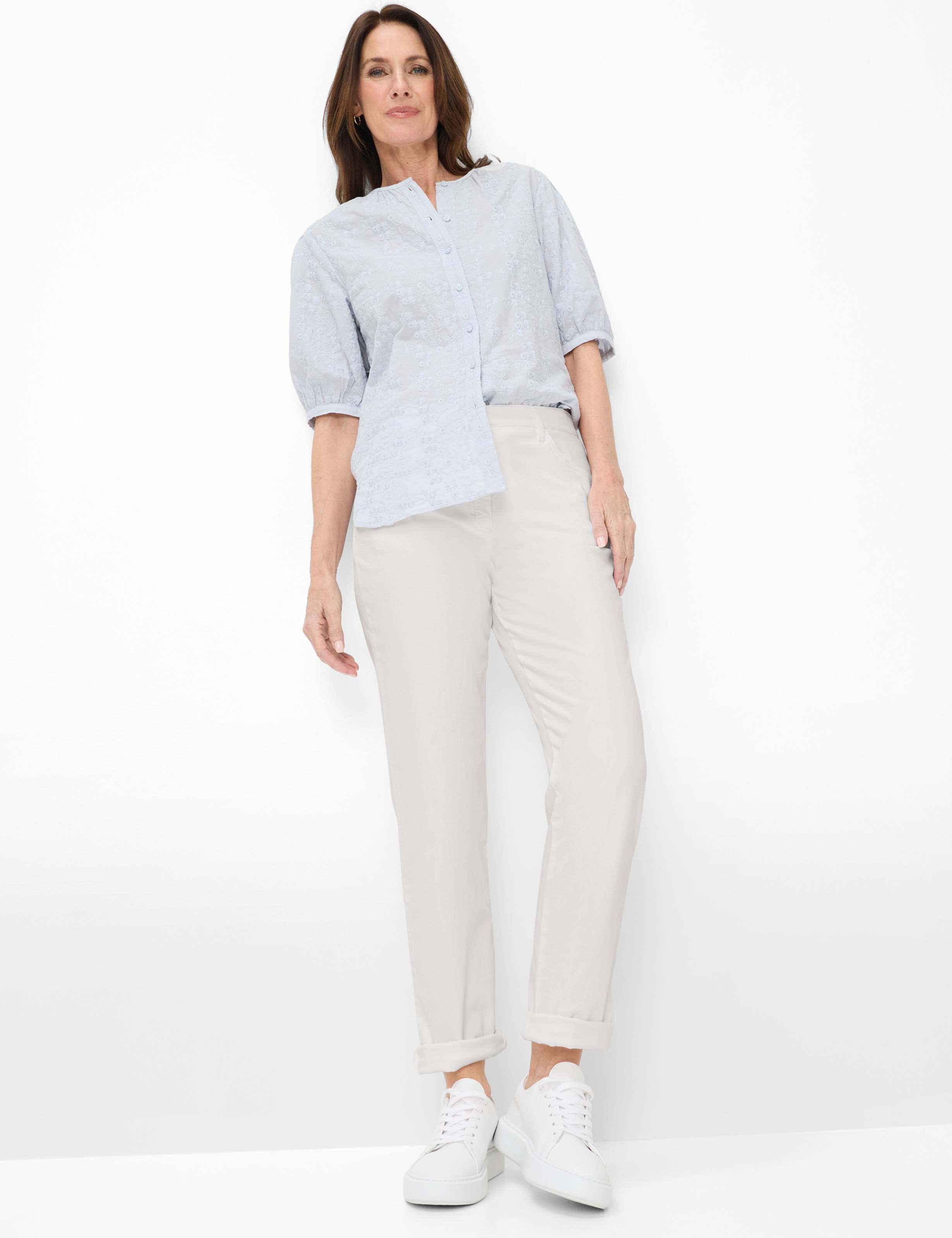 Dames Style CORRY Denim Wit Comfort Plus Fit Model outfit