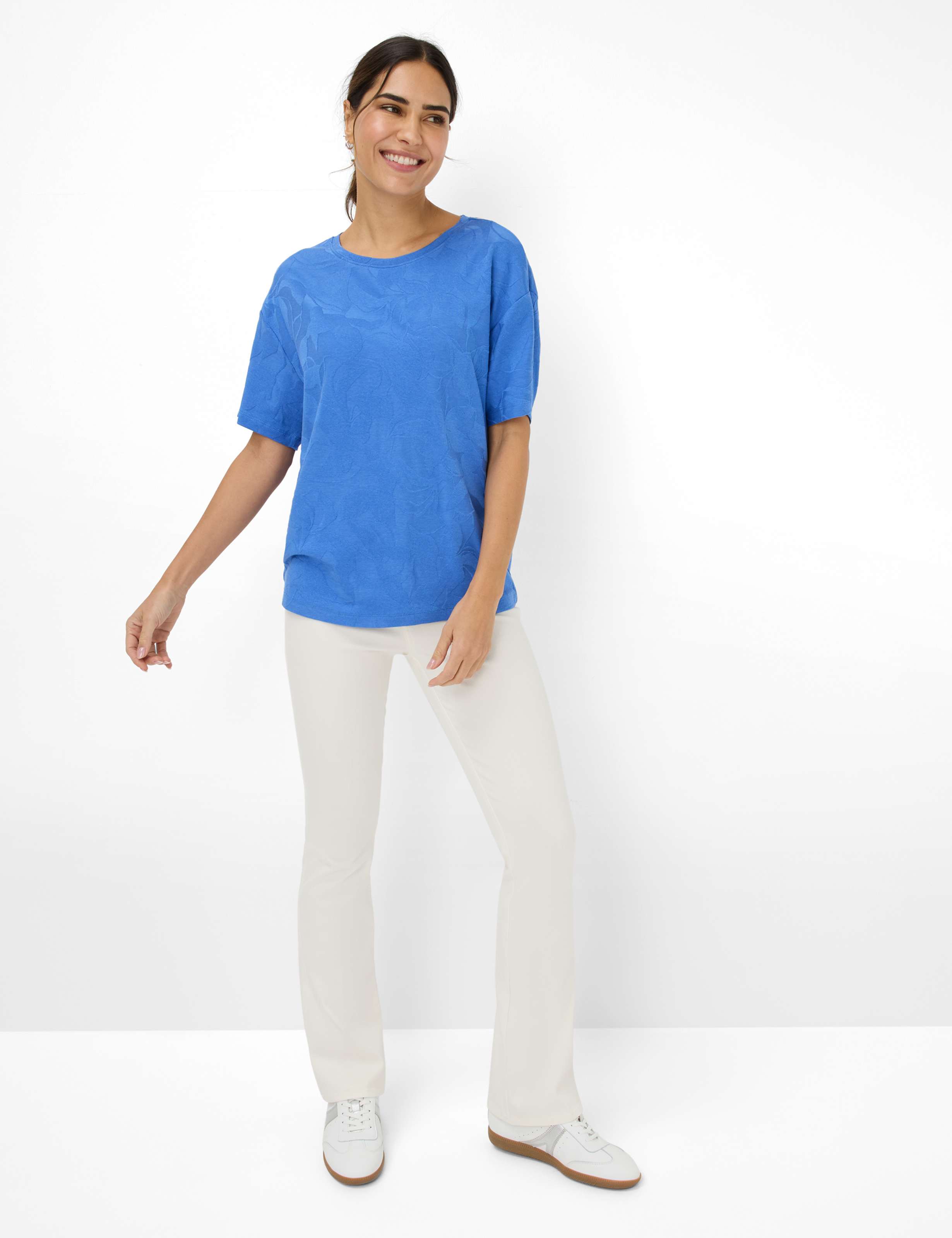 Women Style CALLY Blue  Model Outfit