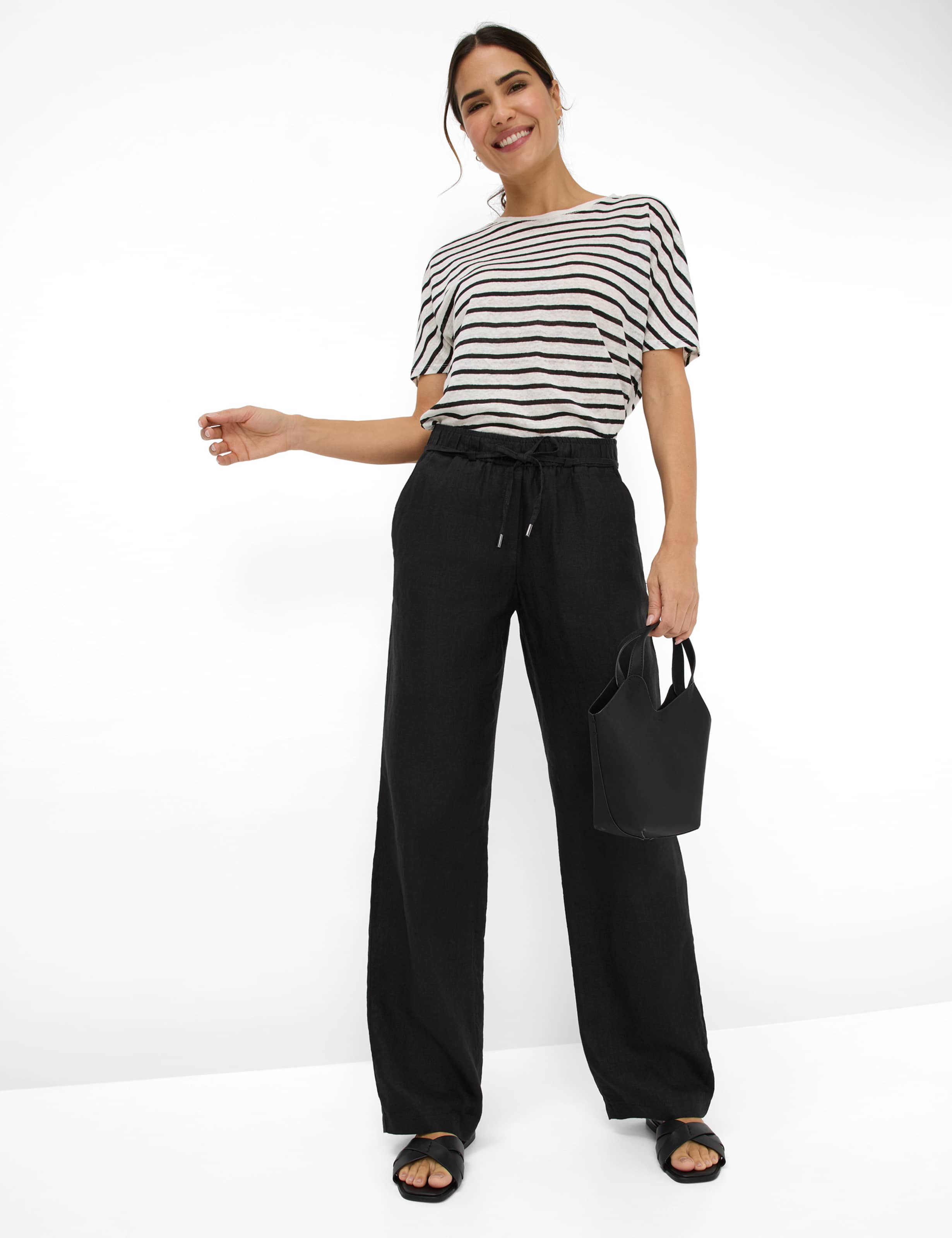 Women Style FARINA Black Wide Leg Model Outfit