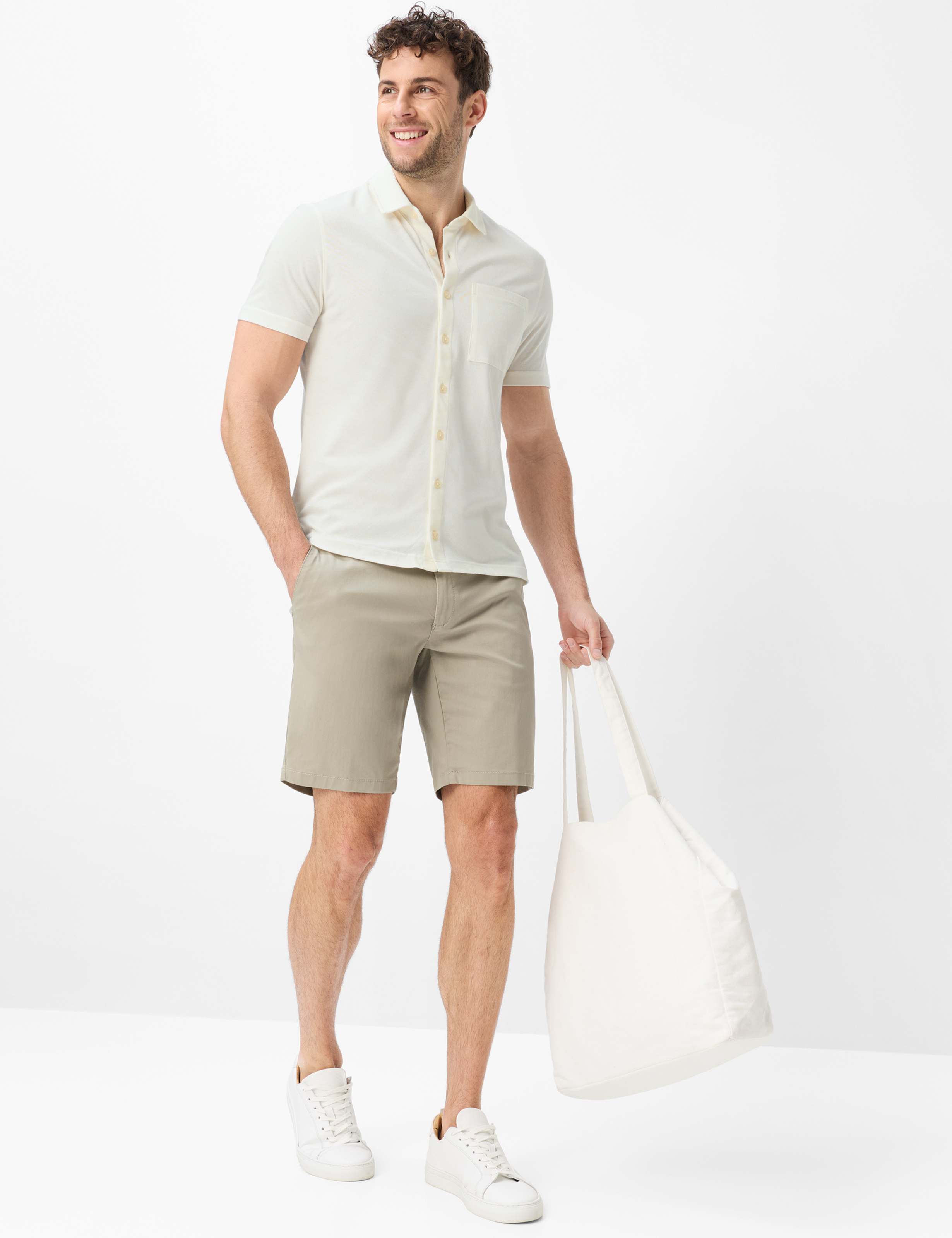 Homme Style PIROZ Blanc Crème  Tenue du mannequin