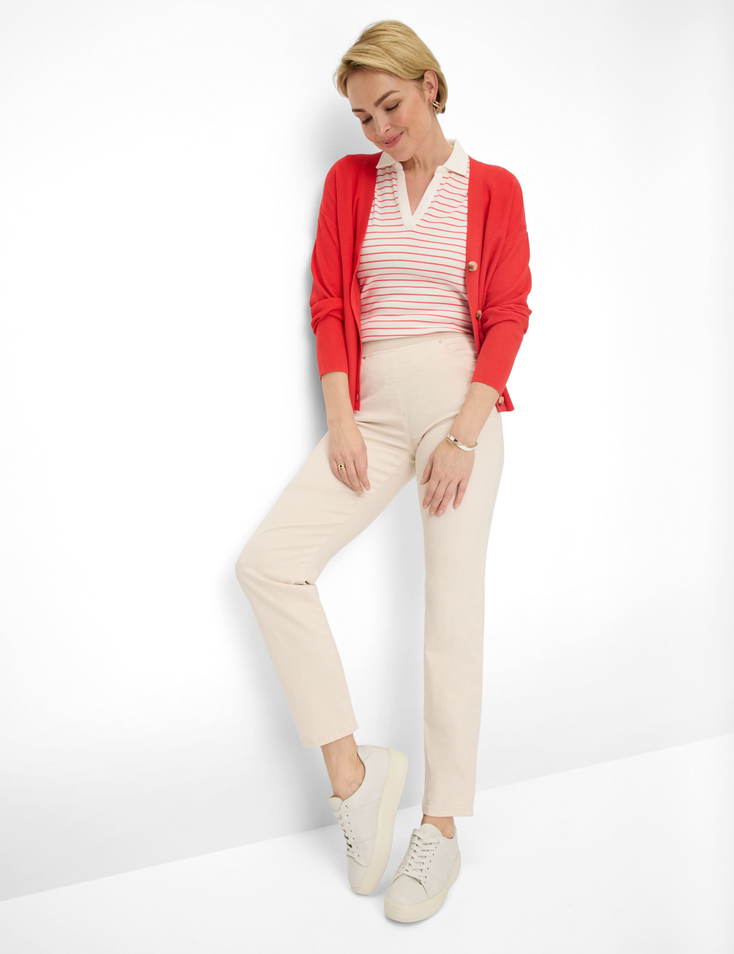 Dame Style CARINA Cream White Comfort Plus Fit Model Outfit
