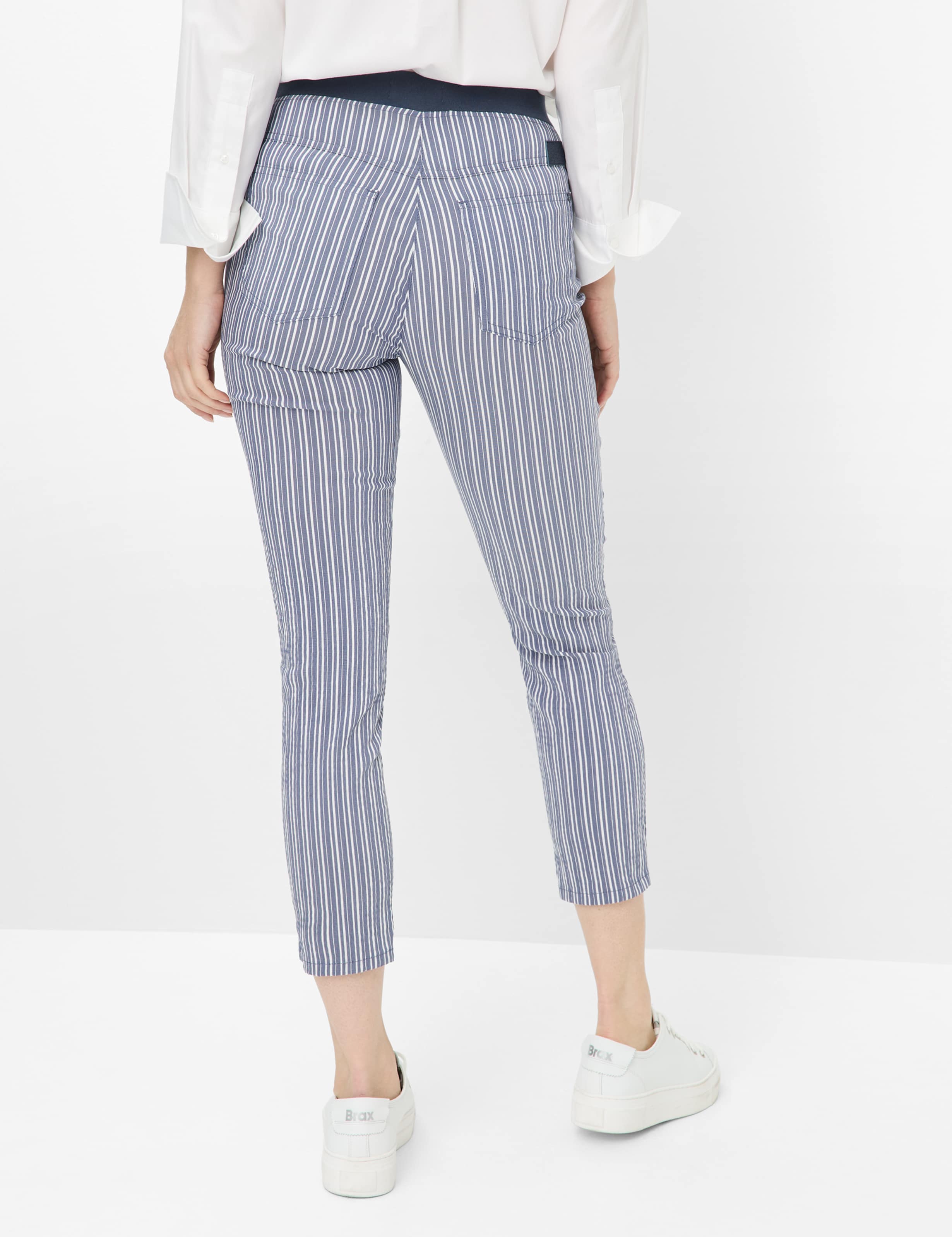 Damen Style PAMINA 6/8 Dunkelblau Slim Fit Model Rueck