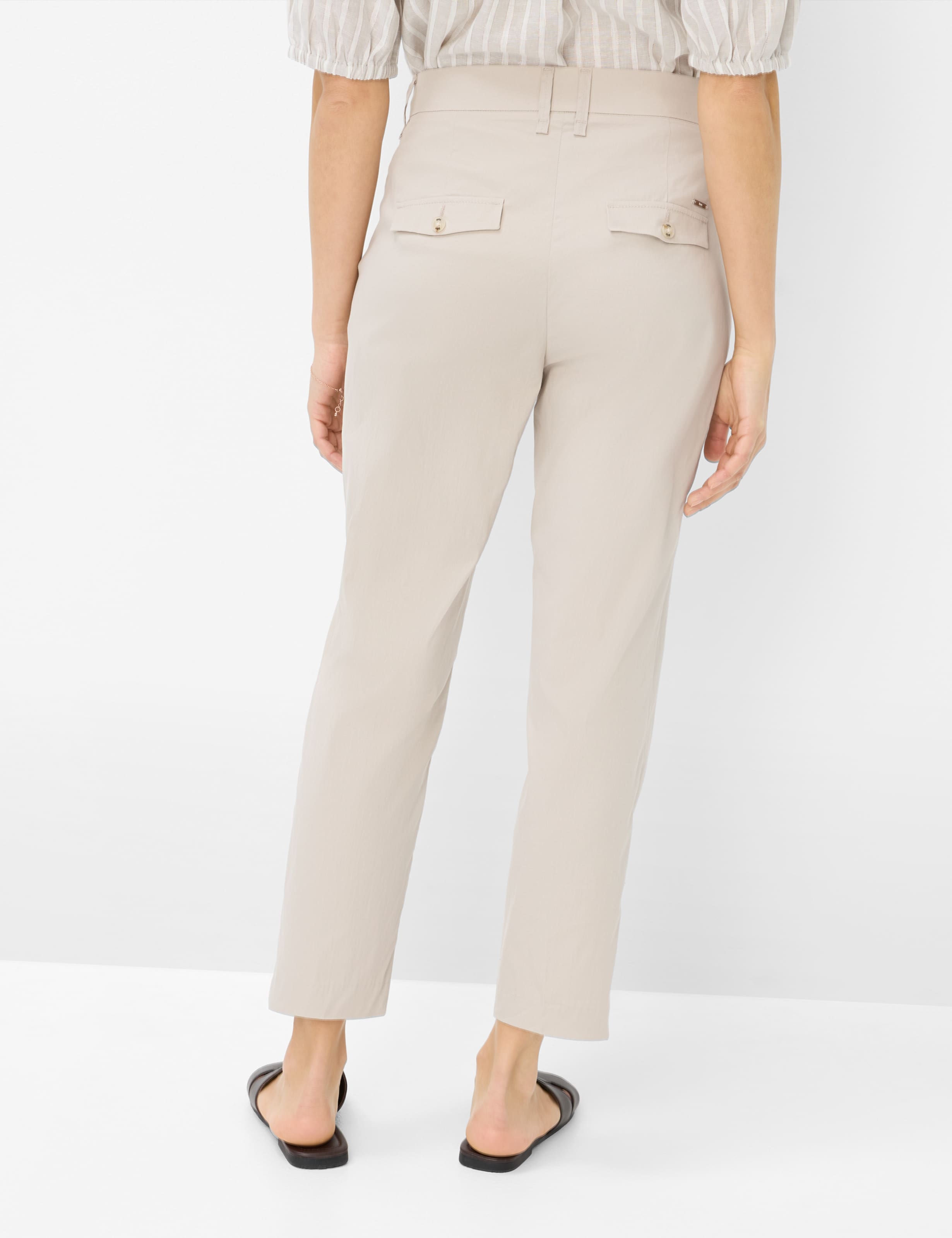 Damen Style MARA S Hellbeige Regular Fit Model Rueck
