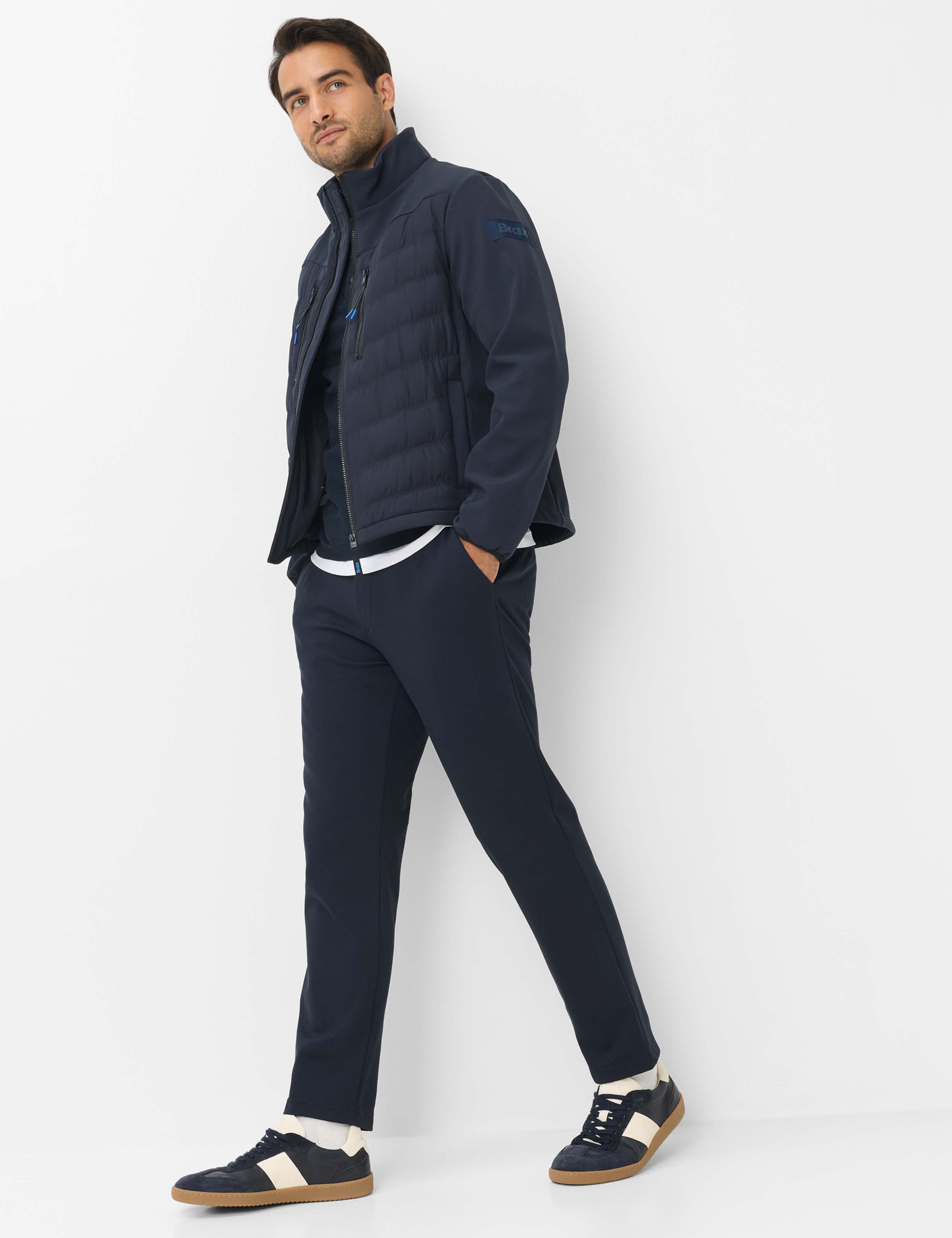 Homme Style TREVOR Bleu Foncé  Tenue du mannequin