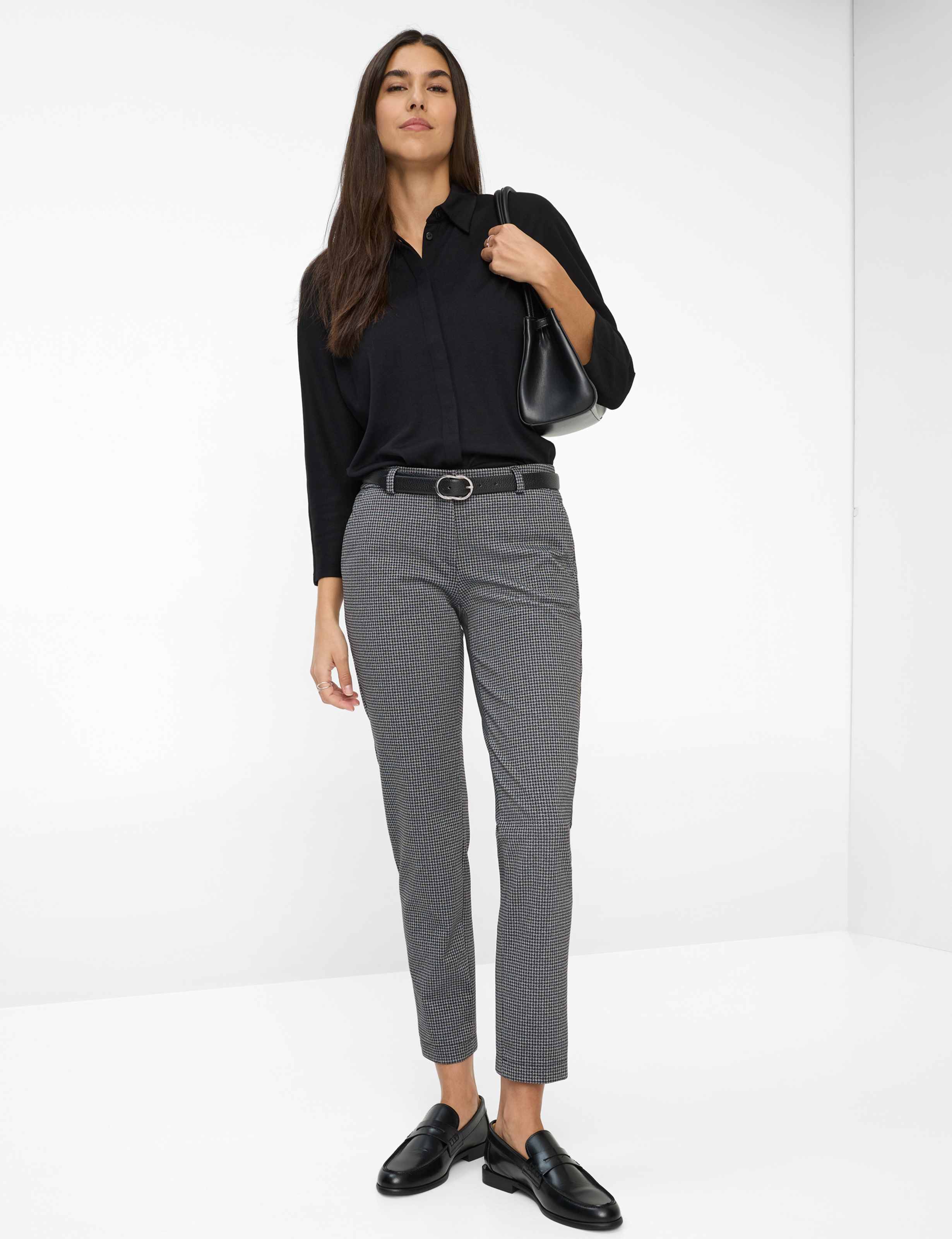 Damen Style MARON S Grau Regular Fit Model Outfit