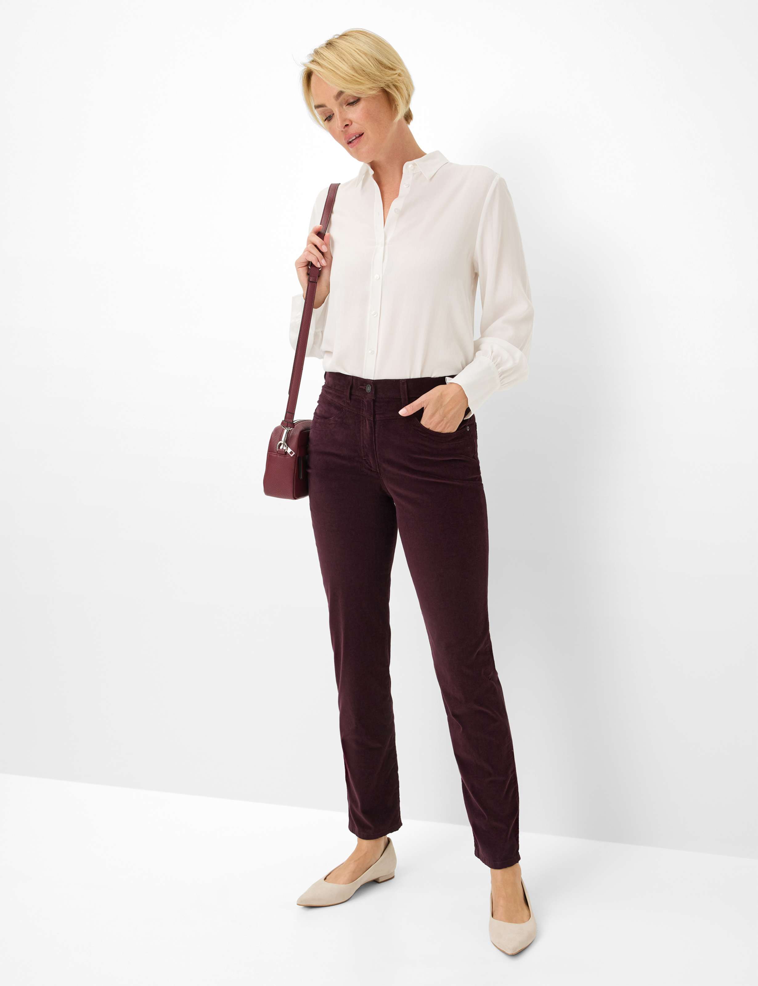 Femme Style CAREN NEW Rouge Foncé Comfort Plus Fit Tenue du mannequin