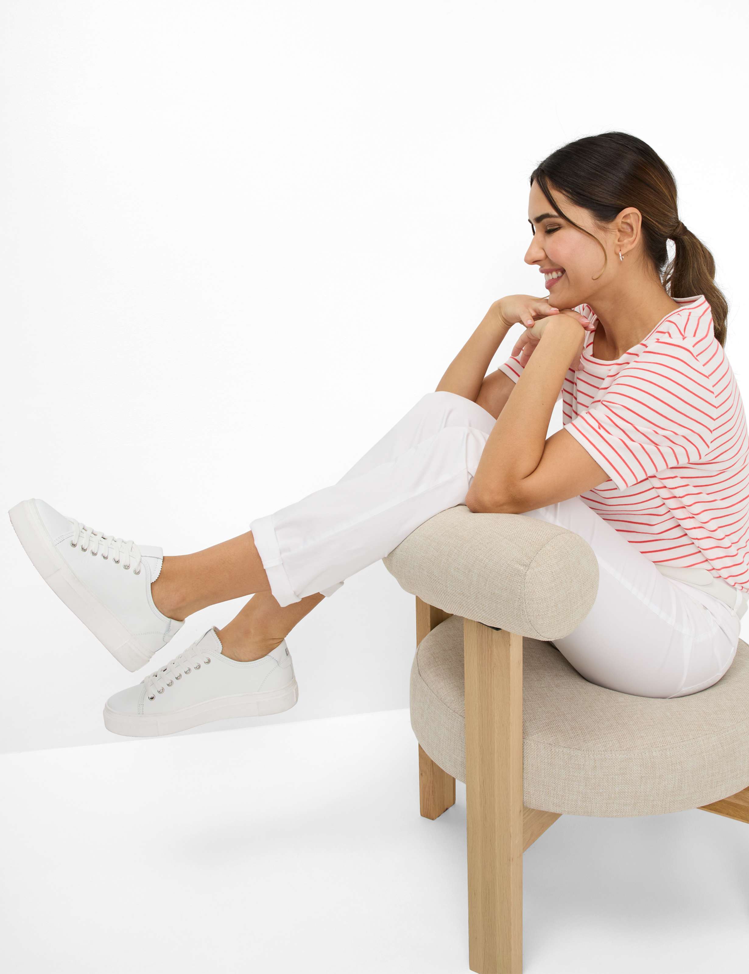Damen Style CAROLA Weiß Feminine Fit Detail 1