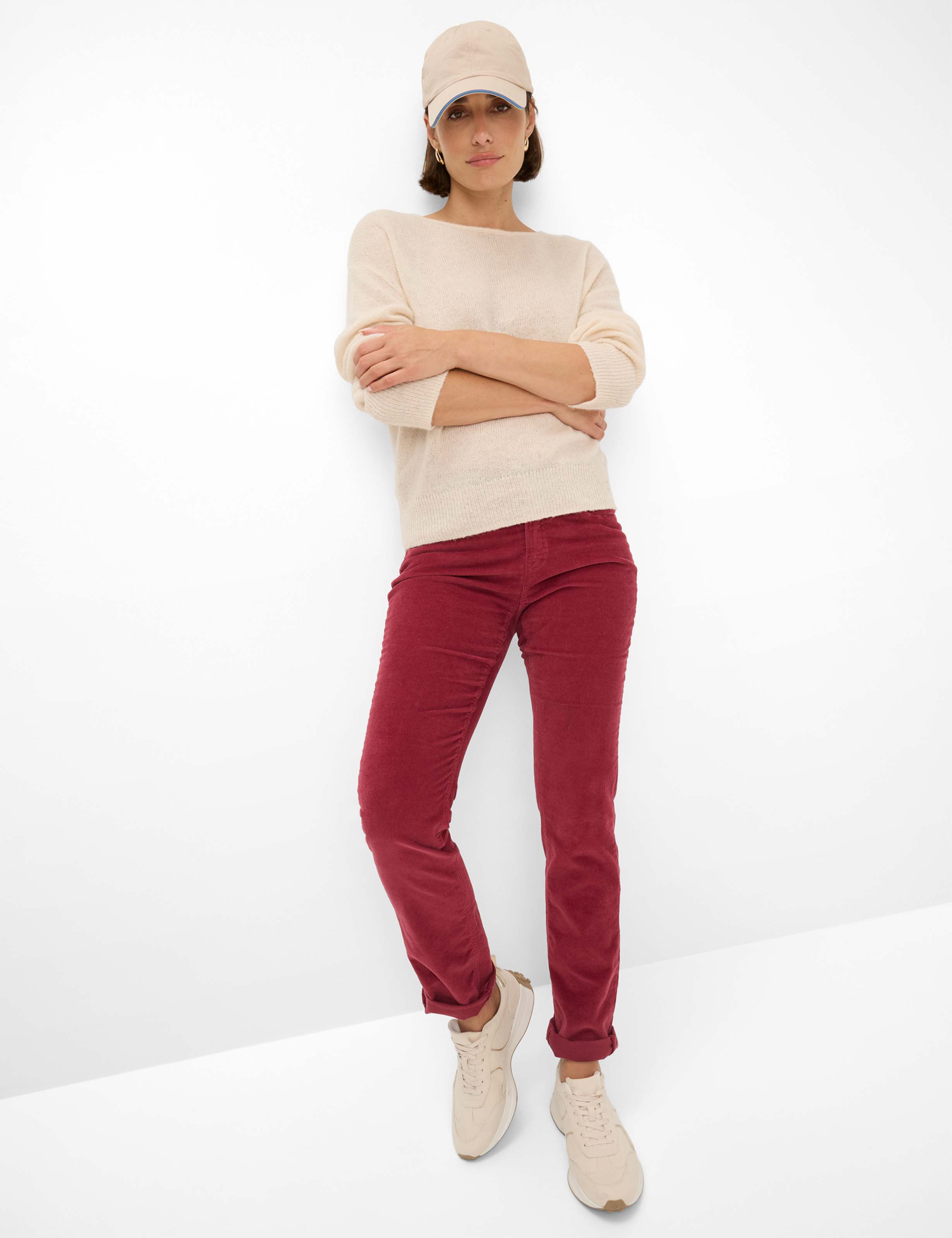 Damen Style CAROLA Dunkelrot Feminine Fit Model Outfit