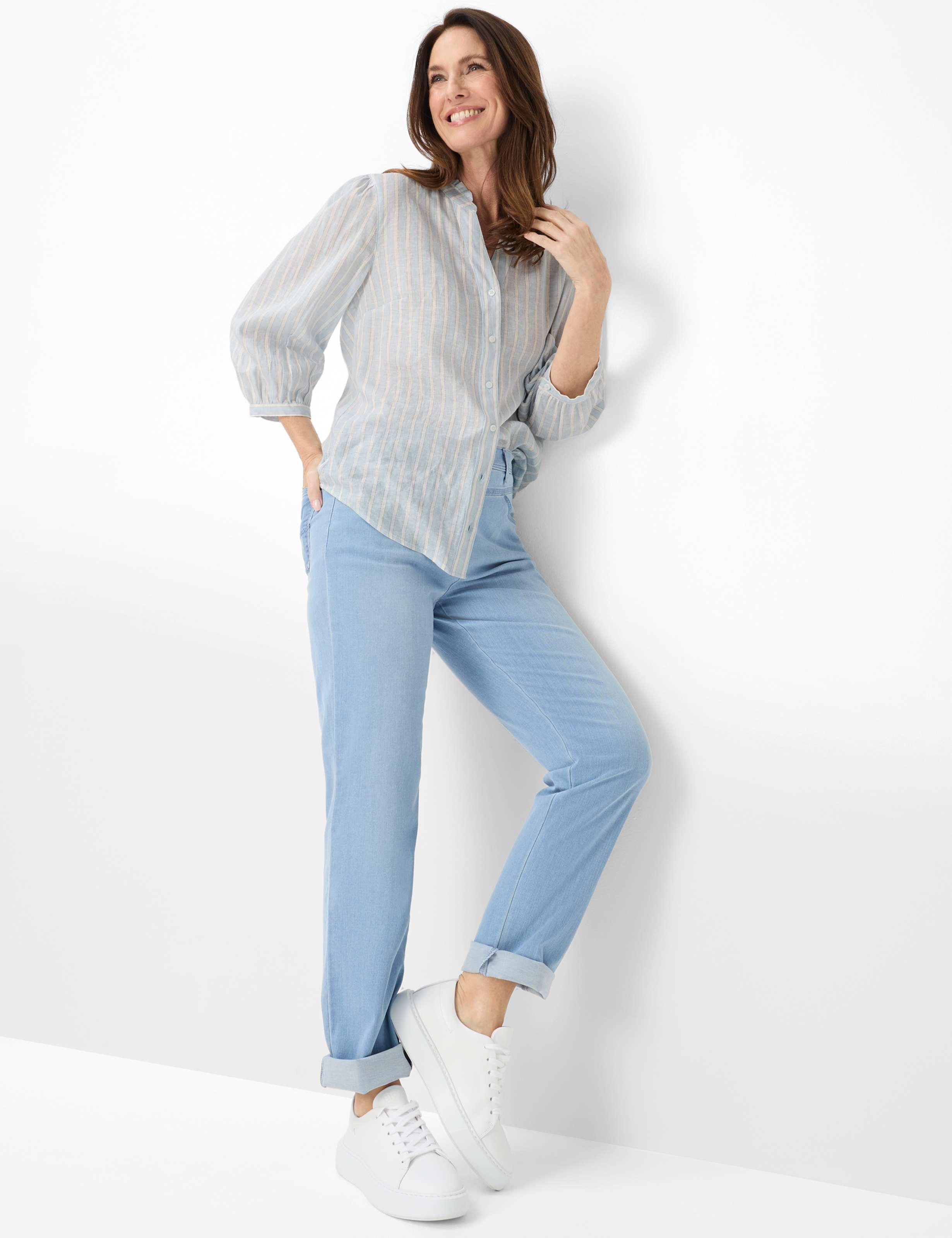 Femme Style CAREN NEW Denim Bleu Comfort Plus Fit Tenue du mannequin