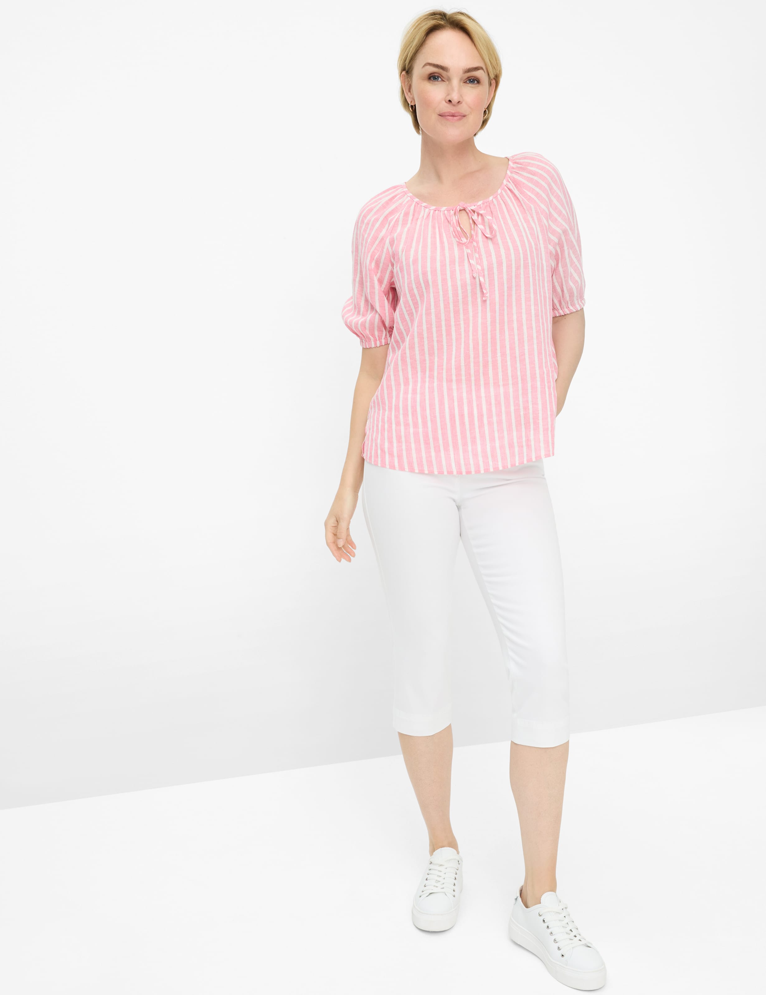Damen Style PAMINA CAPRI Denim Weiß Slim Fit Model Outfit